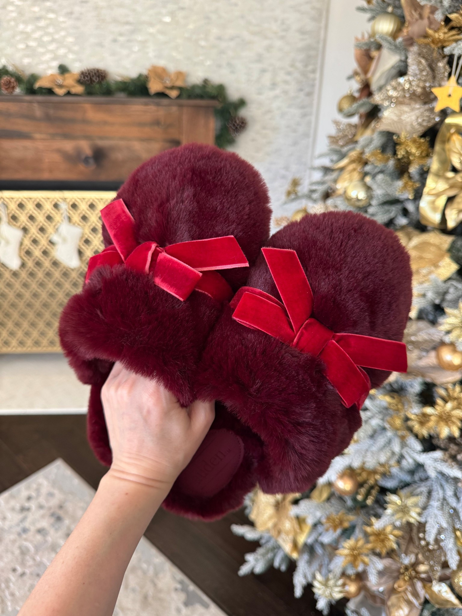 Burgundy slippers, Christmas slippers

#LTKShoeCrush #LTKHoliday #LTKGiftGuide