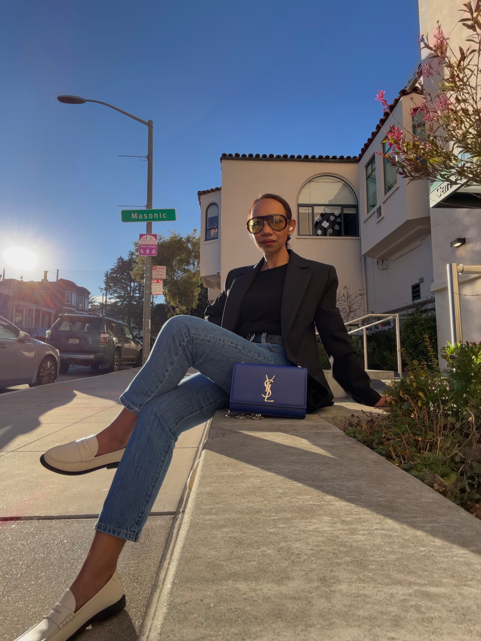Casual chic in a timeless blazer, original Levi’s, and white loafers for all-day comfort 🖤💙🤍 


#LTKPetite #LTKmomlife #LTKSaleAlert