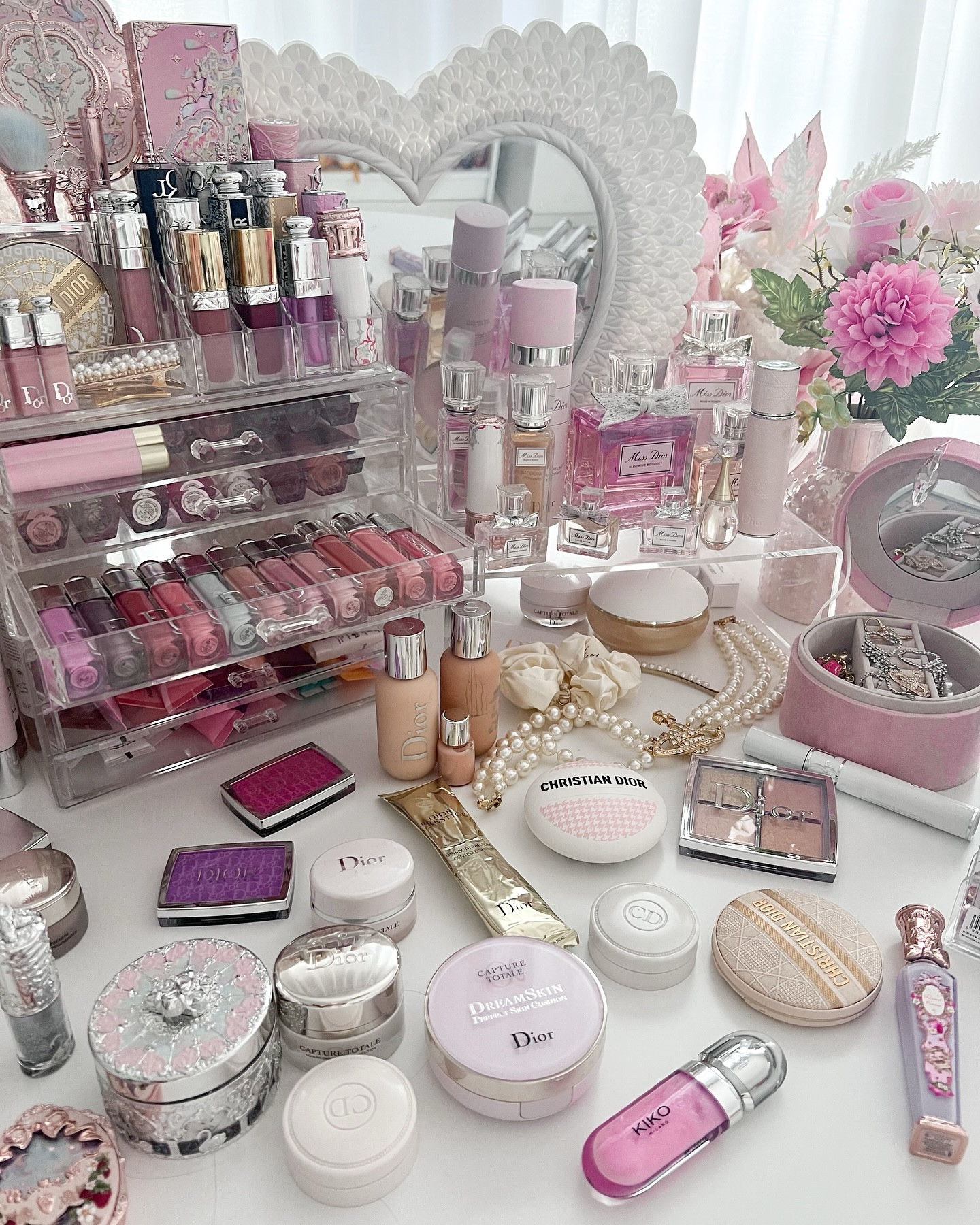 Just girly things 🍥🤍💮

.

.

#pink #pinkgirl #girlythings #makeup #beauty #pinterest #pin #beautyaddict #pinterestaesthetic #pinkaesthetic #pinkvibes #luxurybeauty #coquette #coquetteaesthetic #prettylittlething #prettymakeup #beautyphotograph#softaesthetic #glammakeup #pinkglam