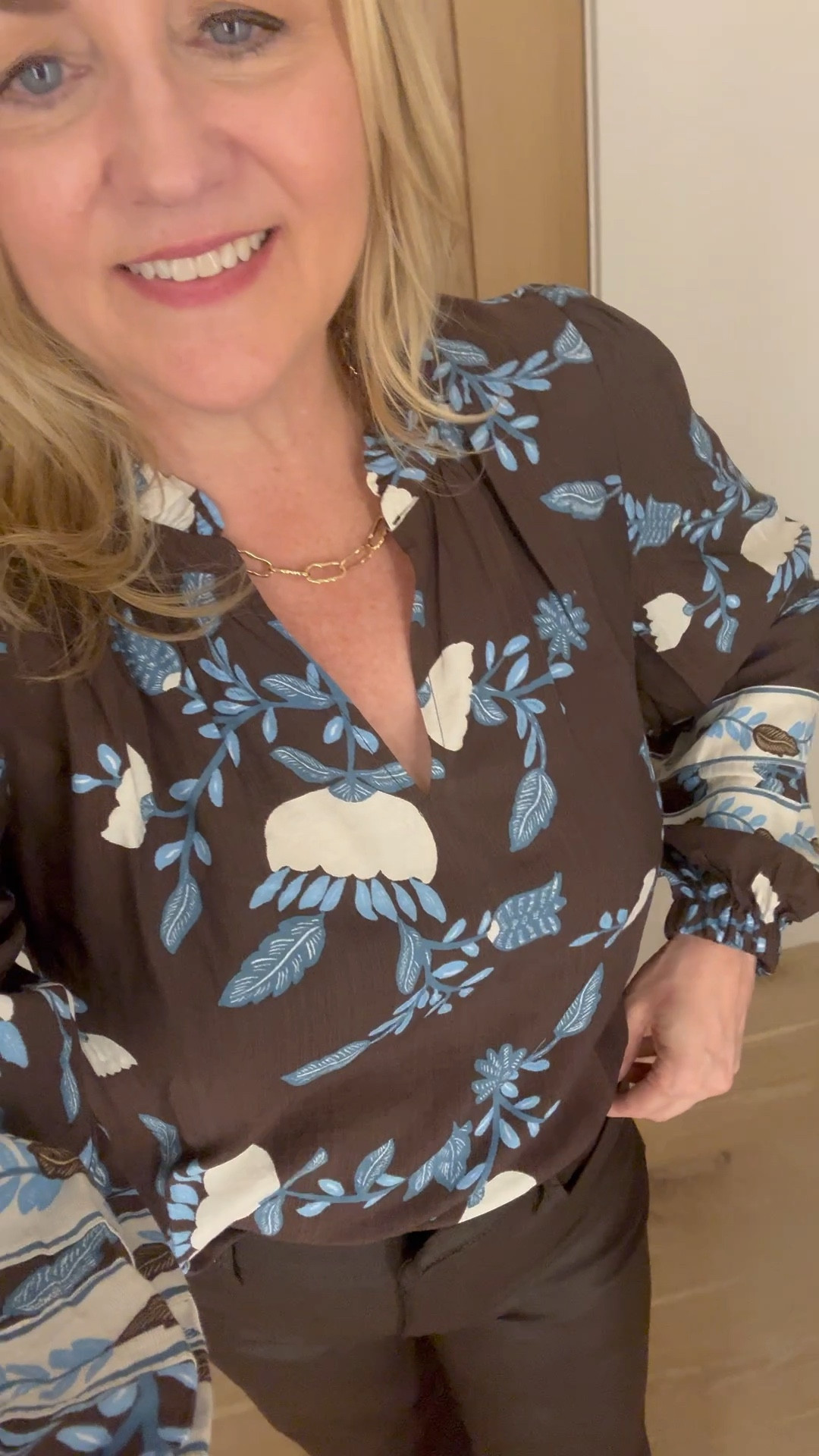 Love the brown and blue color combination on this cute top.
Fall outfit 

#LTKSaleAlert #LTKSeasonal #LTKMidsize