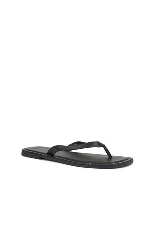 Free People Sona Thong Sandal in Black from Revolve.com | Revolve Clothing (Global)