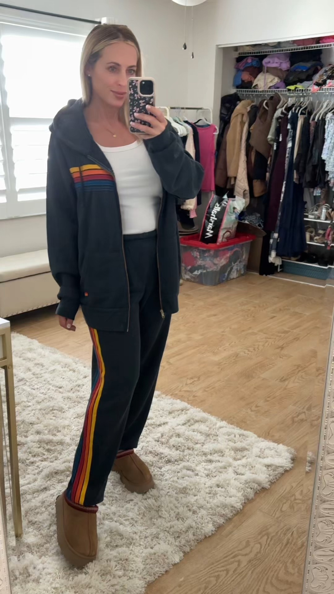 Aviator nation sweatsuit 

#LTKootd #LTKFindsUnder50 #LTKMidsize