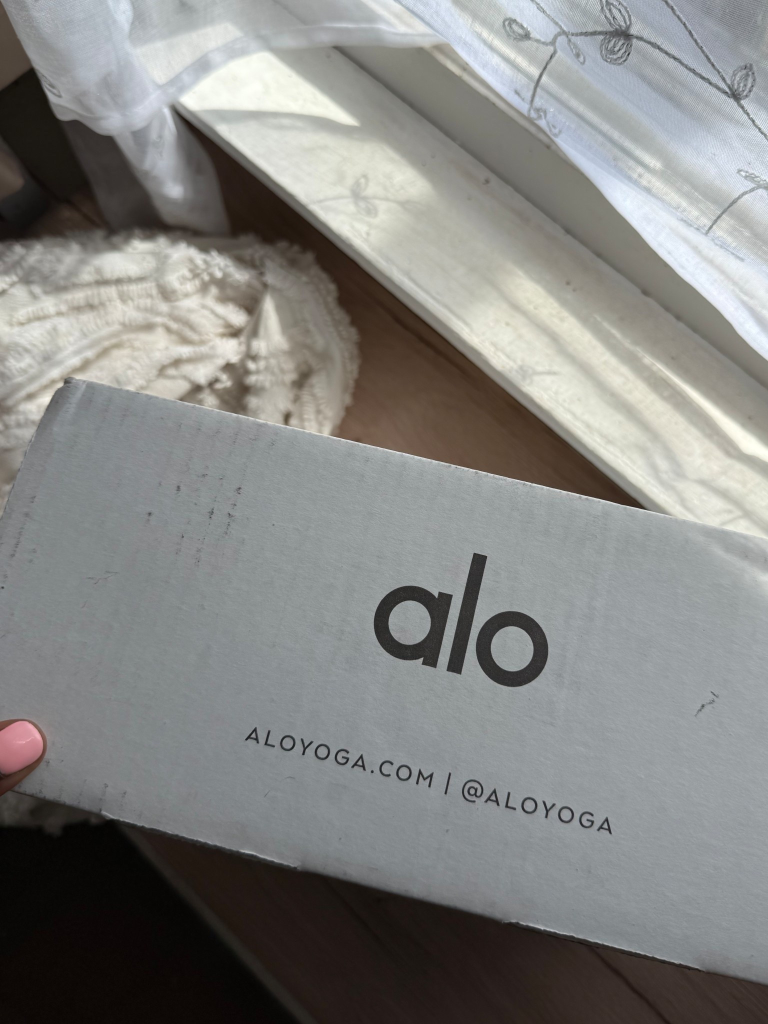 So excited for my Alo order! I can’t believe how quickly my items shipped. Check out my next post (or shop below) to see what I got 🙂‍↕️🩷🤭

#LTKFindsUnder100 #LTKActive #LTKStyleTip