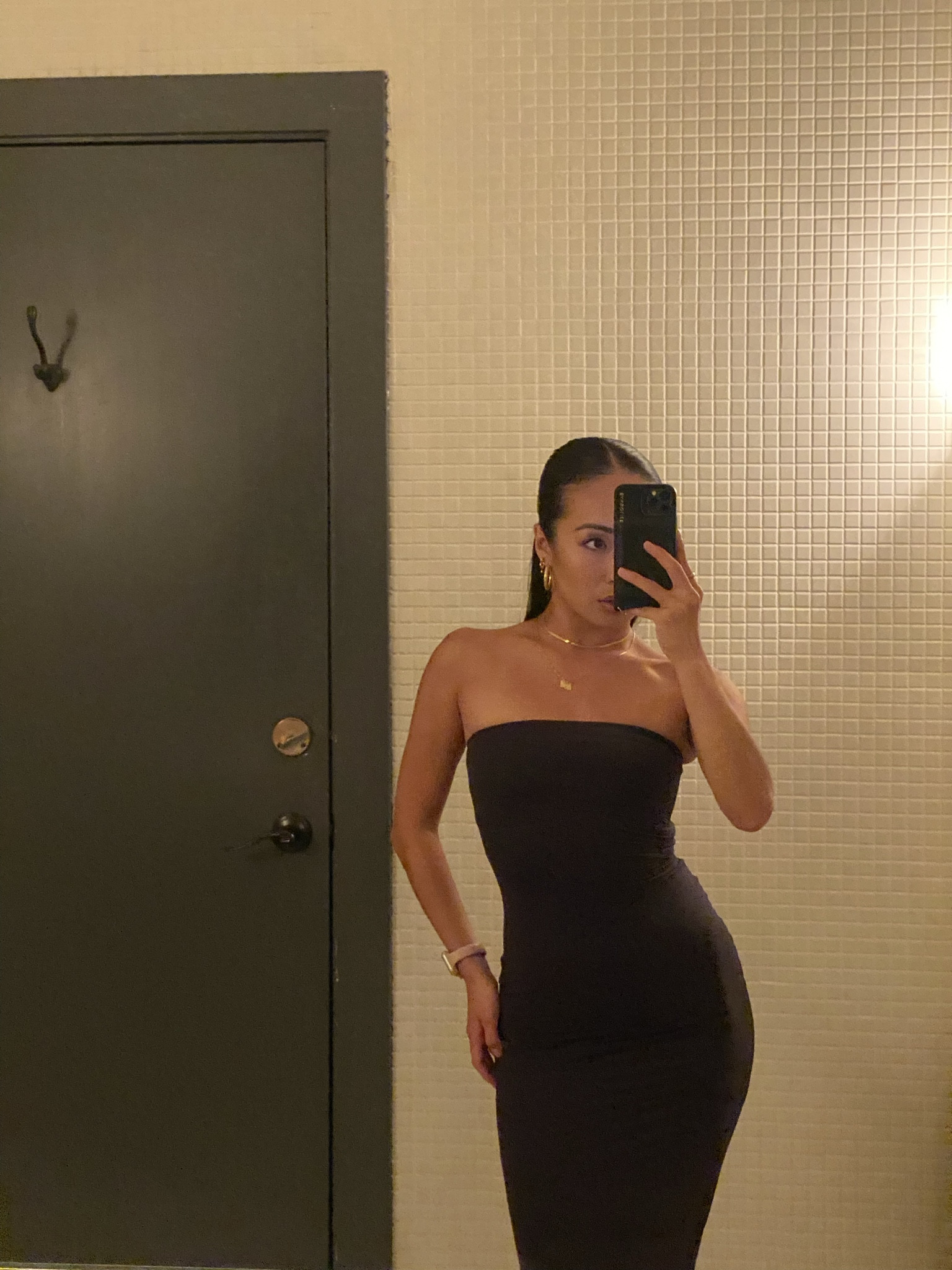 Obsession: SKIMS 
This tube dress is perfect for any occasion. It’s the perfect dress to wear on its own, or put a coat, leather jacket, Jean jacket, anything you want :) 

#LTKstyletip #LTKGiftGuide #LTKHoliday