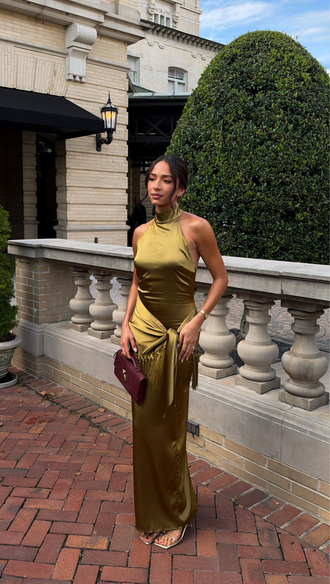 wearing a size Small and I’m 5’8”! If you want a unique dress for a fall wedding or event… this is the one!! Wore it to a black tie optional gala and got compliments all night long. It’s so unique and the fringe scarf is super flattering 💚


wedding guest dress, fall wedding, black tie, fall gown

#LTKootd #LTKWedding #LTKSeasonal