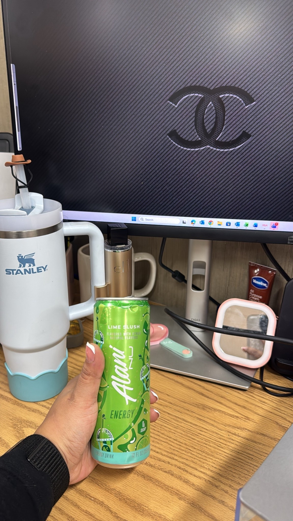 Got to try the new Alani Lime Slush 

& it’s by far a good flavor 

Have y’all tried it ?


#alani #alaninuenergy #energydrink #office #stanley 

#LTKmomlife #LTKdayinmylife #LTKmorningroutine
