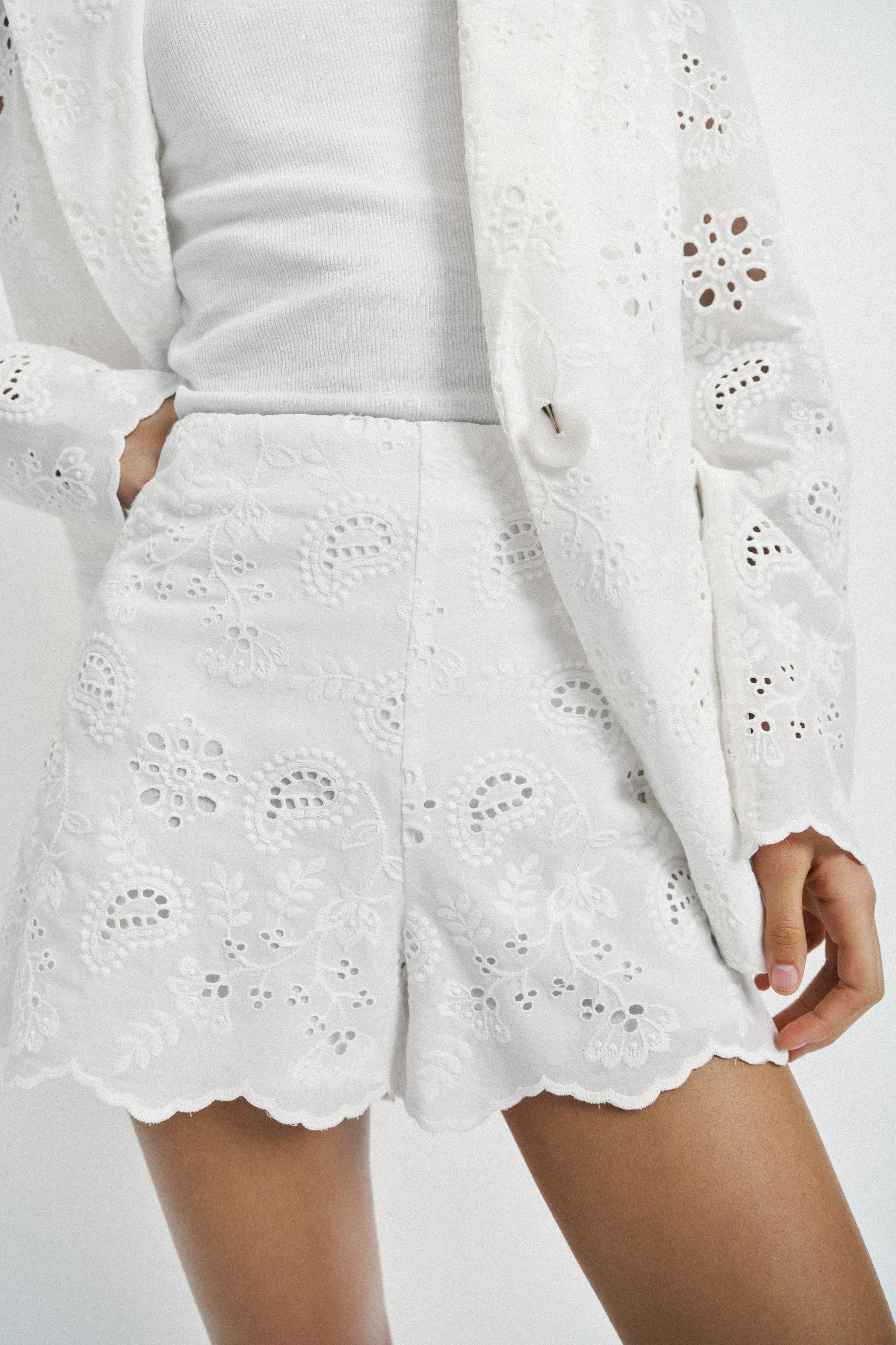 EMBROIDERED EYELET SHORTS | Zara US