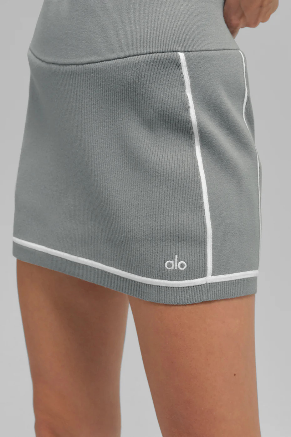 ALO | Ribbed Sweater Knit Highline Mini Skirt in Lunar Grey/White, Size: Small | Alo Yoga (US)