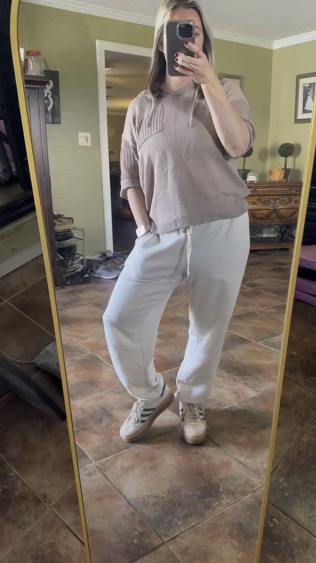 My Aerie joggers are 40% off!! Under $27 😍 They are so warm and comfy 


Women’s warm comfy joggers jogging pants Affordable 

#LTKFindsUnder50 #LTKSaleAlert #LTKWatchNow