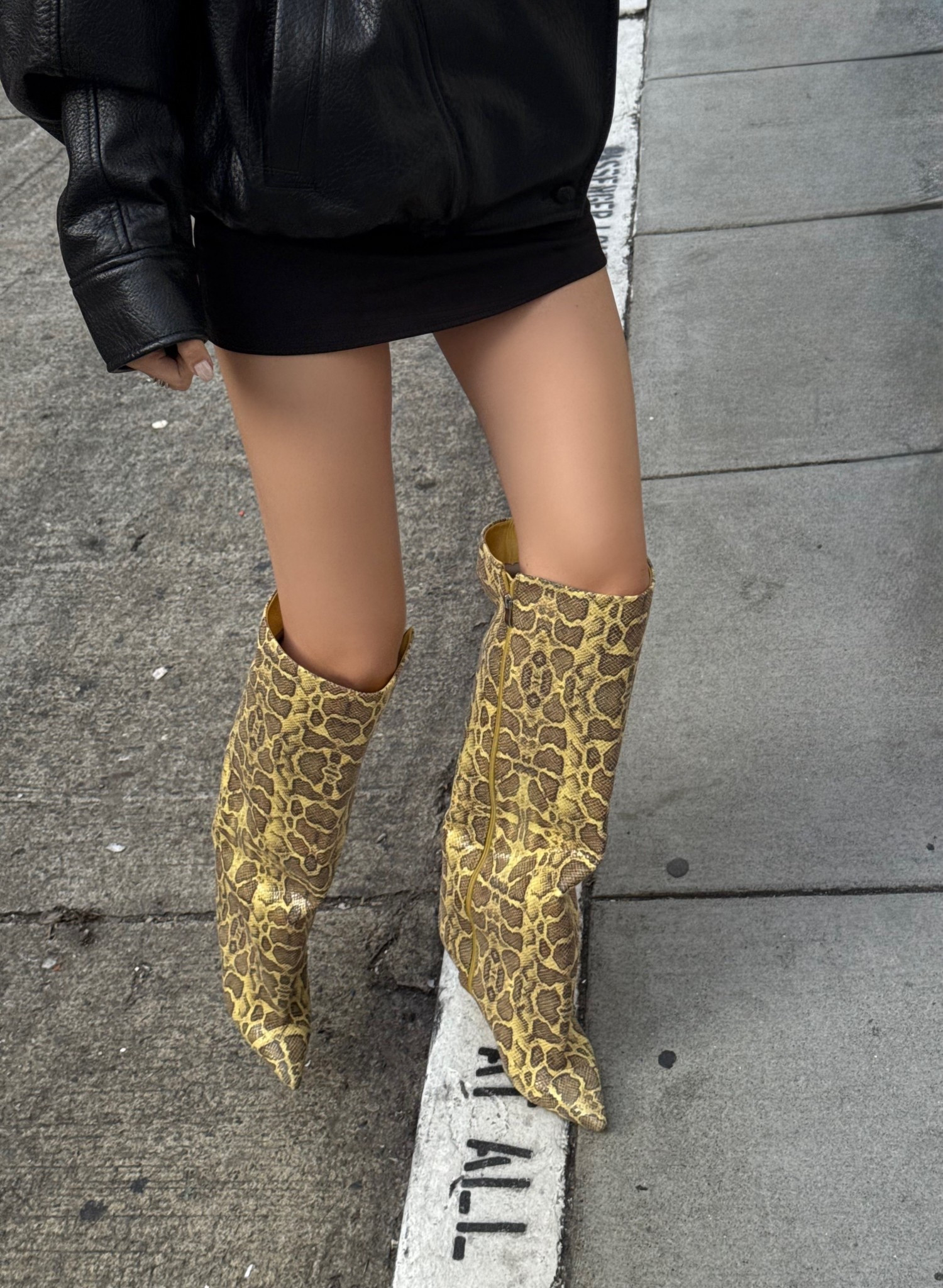 super comfy boots!!

#LTKootd #LTKFindsUnder100 #LTKgrwm