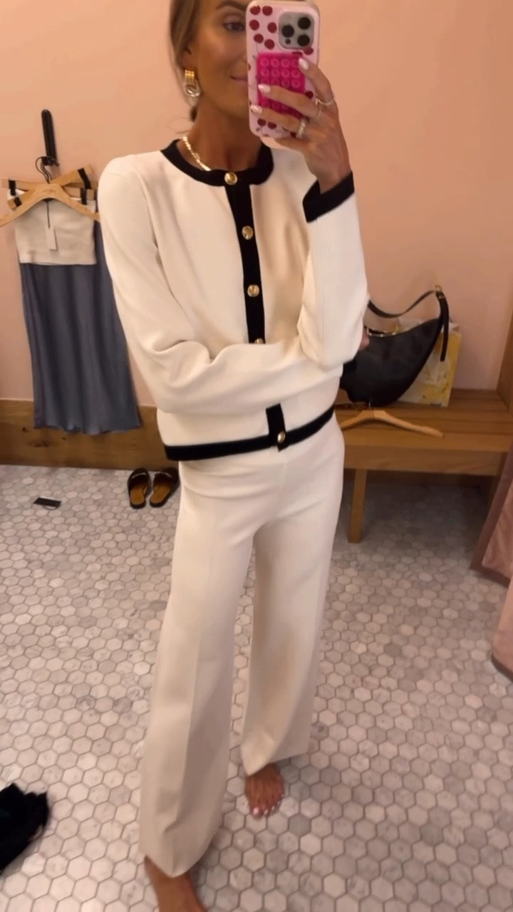 adorable cardigan with the prettiest gold button detailing ✨


#falloutfit #teacheroutfit #cardigan #aritzia

#LTKStyleTip