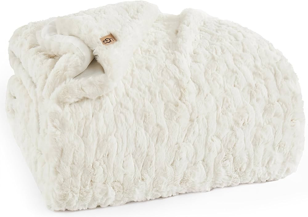 UGG 25517 Amanda Super Soft Comfy Reversible Oversized Textured Plush Flannel Faux Fur Machine Wa... | Amazon (US)