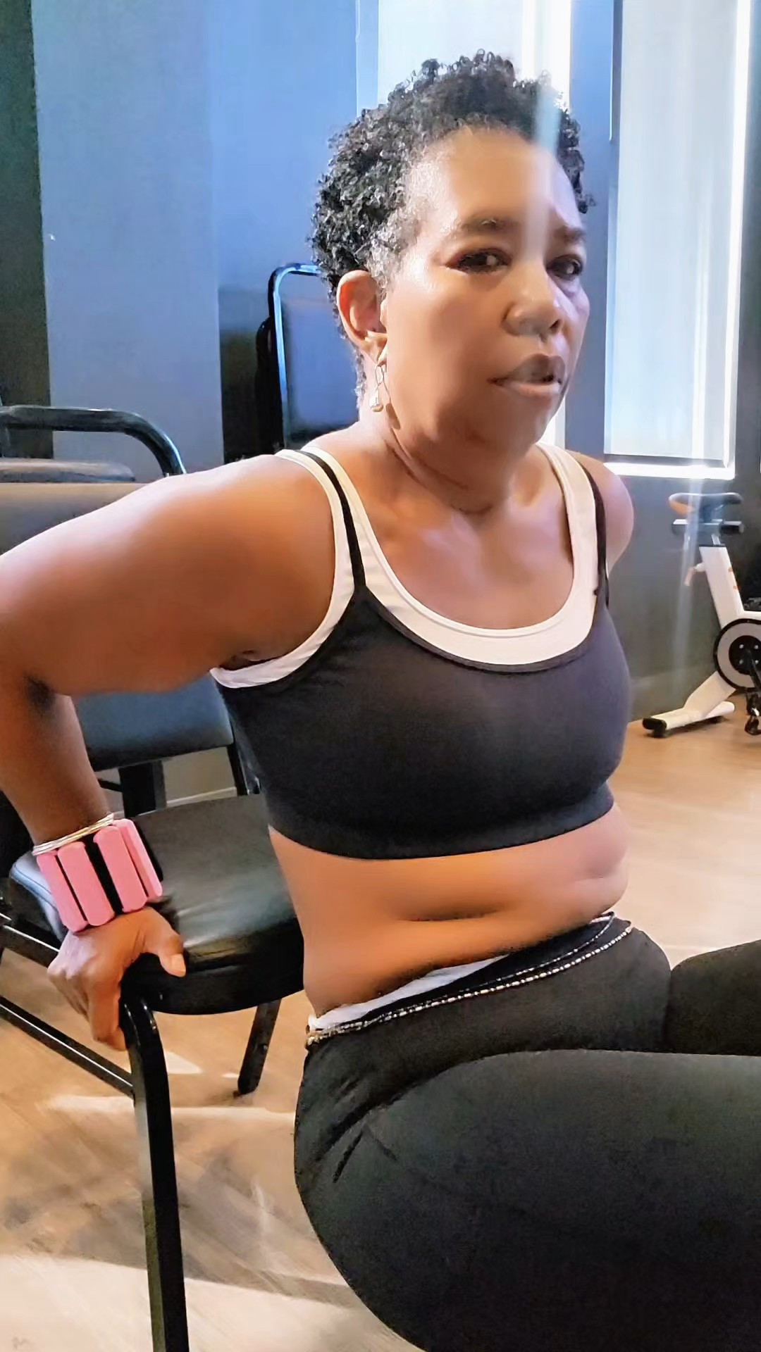 I put my Halara workout set to the actual workout test — and it passed. 🙌🏾I bent, stretched, did floor work and moved through my whole workout without feeling like I needed to keep stopping to adjust my clothes. Comfortable, easy to move in AND still cute. 😂For fit reference: 5'7" | 160 lbs | Size MI linked the set below if you want to check it out!#Halara #HalaraActivewear #FitnessOver50 #WorkoutSet #Activewear

#LTKdayinmylife #LTKOver40 #LTKActive