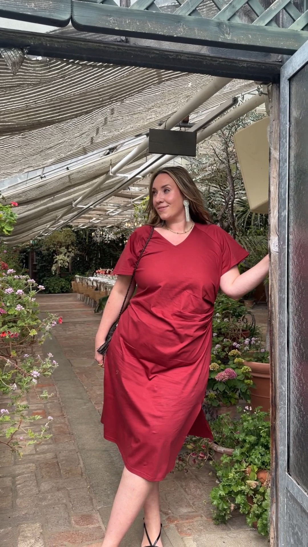 Werbung: Dieser Look ist es geworden ❤️ da sieht man mal wieder, was Styling einfach aus macht. Dieses Sommerkleid ist super vielfältig und lässt sich individuell stylen. Na, habt ihr für Kleid 2 gestimmt?