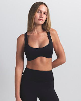 NikeSKIMS Matte Women's Shaping Scoop Bra | Nike (US)