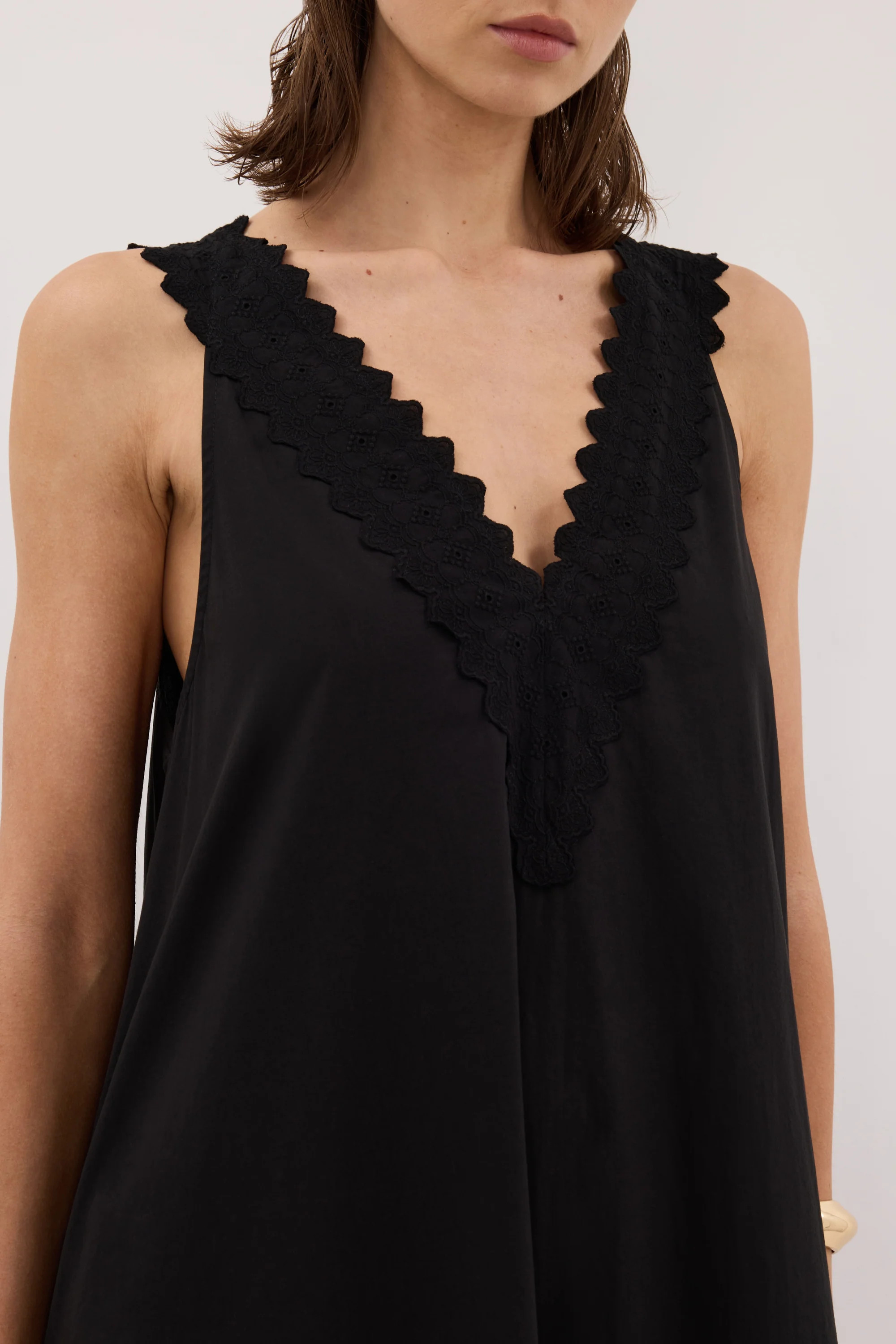 ANNABEL BLACK V NECK MIDI DRESS | DISSH