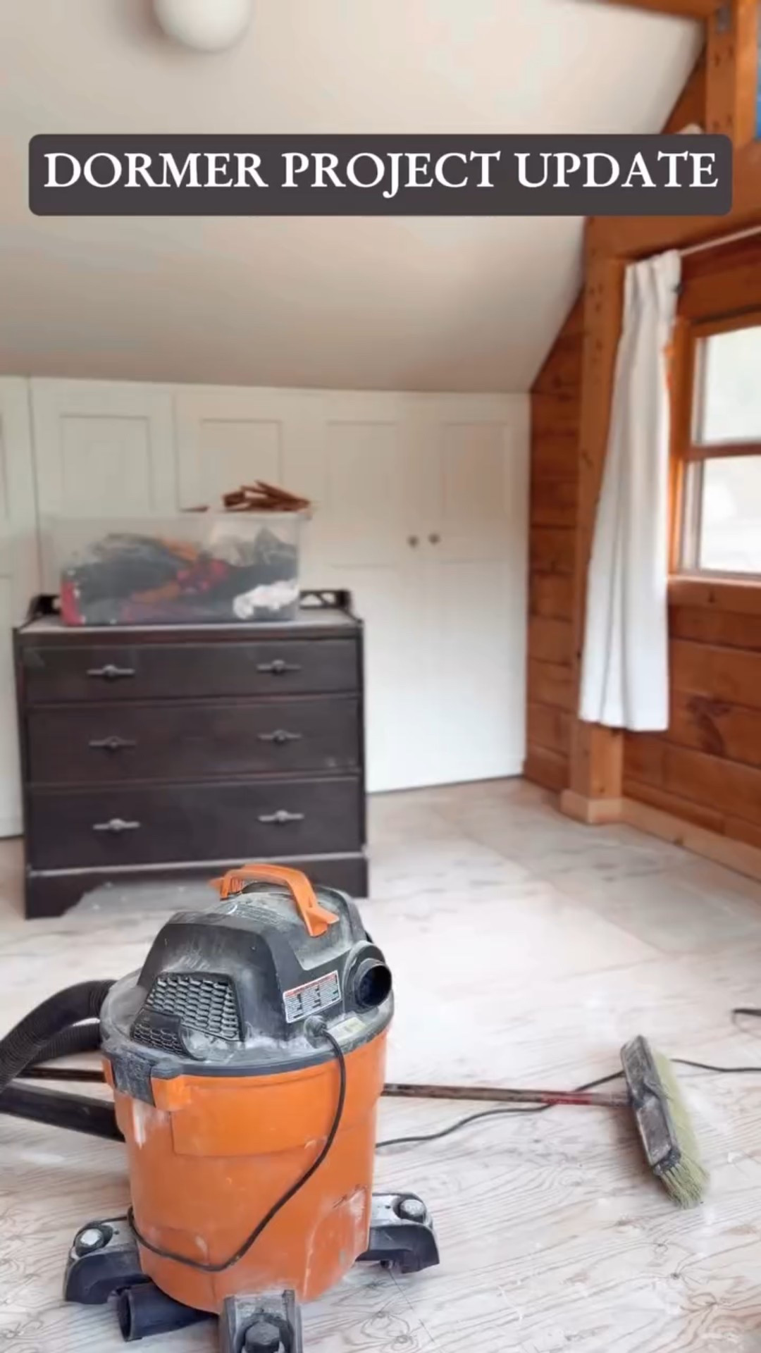 Late nights, paint clothes, and a lot of tape later… Hazel’s checkered wall is done. She picked Deep Mauve by Benjamin Moore for the color, and the checkers are a little nod to the theme she chose (I’ll save the full reveal for later 💕).

I’ve kept Fossil (BM) running through the dormers — it feels calm and soft, not stark, but still clean and bright. Nugget curled up on the floor while we pulled the tape, Nala found her perfect sun spot on the trailer, Gryffin wandered around proud with his empty beer bottle, and Kyle kept things moving outside.

We’re tired, but the finishes are going in — flooring, trim, all the details — and we’re finally in the homestretch. Thought we’d have the kids moved in this weekend, but it’s looking like mid-week instead. Either way, we’re close ✨

———
#homerenovation #checkeredwall #accentwall #paintedaccentwall #kidsroomdesign #girlsroommakeover #benjaminmoore #benjaminmoorepaint #houseinprogress #renovationlife #familyrenovation #diyhomeprojects #interiordesign #builderlife #constructionlife #designbuild #modernfarmhouse #homewithkids #jobsitepup #dogsonsite #renoproject #homeinspo #roommakeover