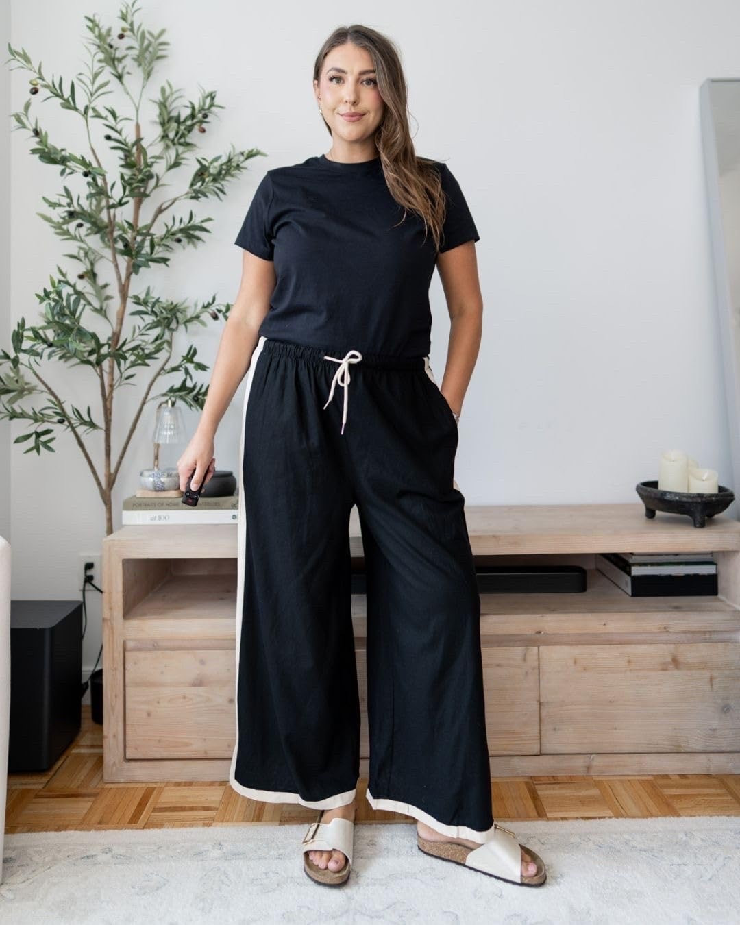 An all black outfit will forever have my heart 🖤 This one is comfy, flattering and so easy to throw on while still looking put together.

midsize style, size 12/14, black outfit, wide leg pants, casual outfit, comfy style, everyday outfit, travel outfit, midsize fashion