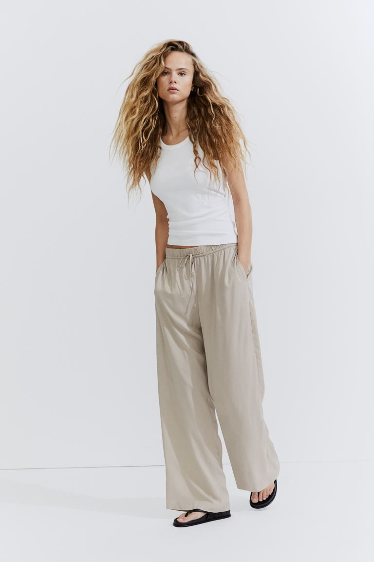 Wide pull-on trousers - High waist - Long - Light beige - Ladies | H&M GB | H&M (UK, MY, IN, SG, PH, TW, HK)