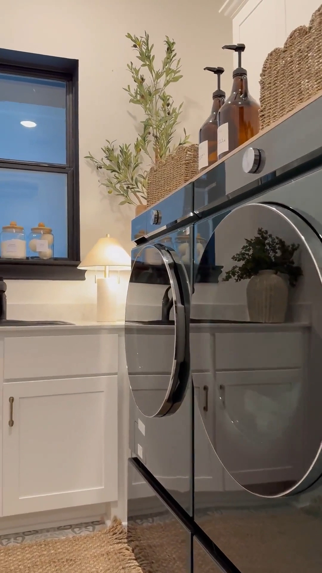 Amber glass anything is a go for me 
... so when I
found these STUNNING bottles, I had to! ☺️.. I love how solid they are plus the handle gives aesthetic touch. They are 2L, include a measuring cup, plus a silicone tray which fits both bottles. Pre printed labels are included plus 2 blank to customize!#LTKStyleTip 



#LTKHome #LTKSaleAlert