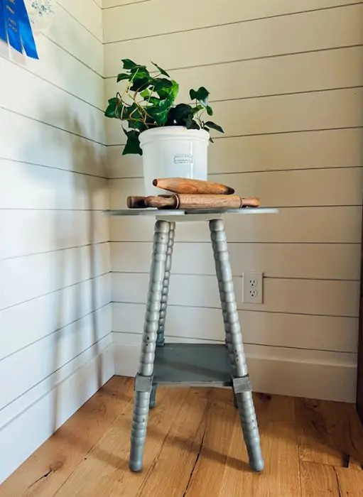 Spindle Leg Clover Shaped Accent Table | Antique Farm House
