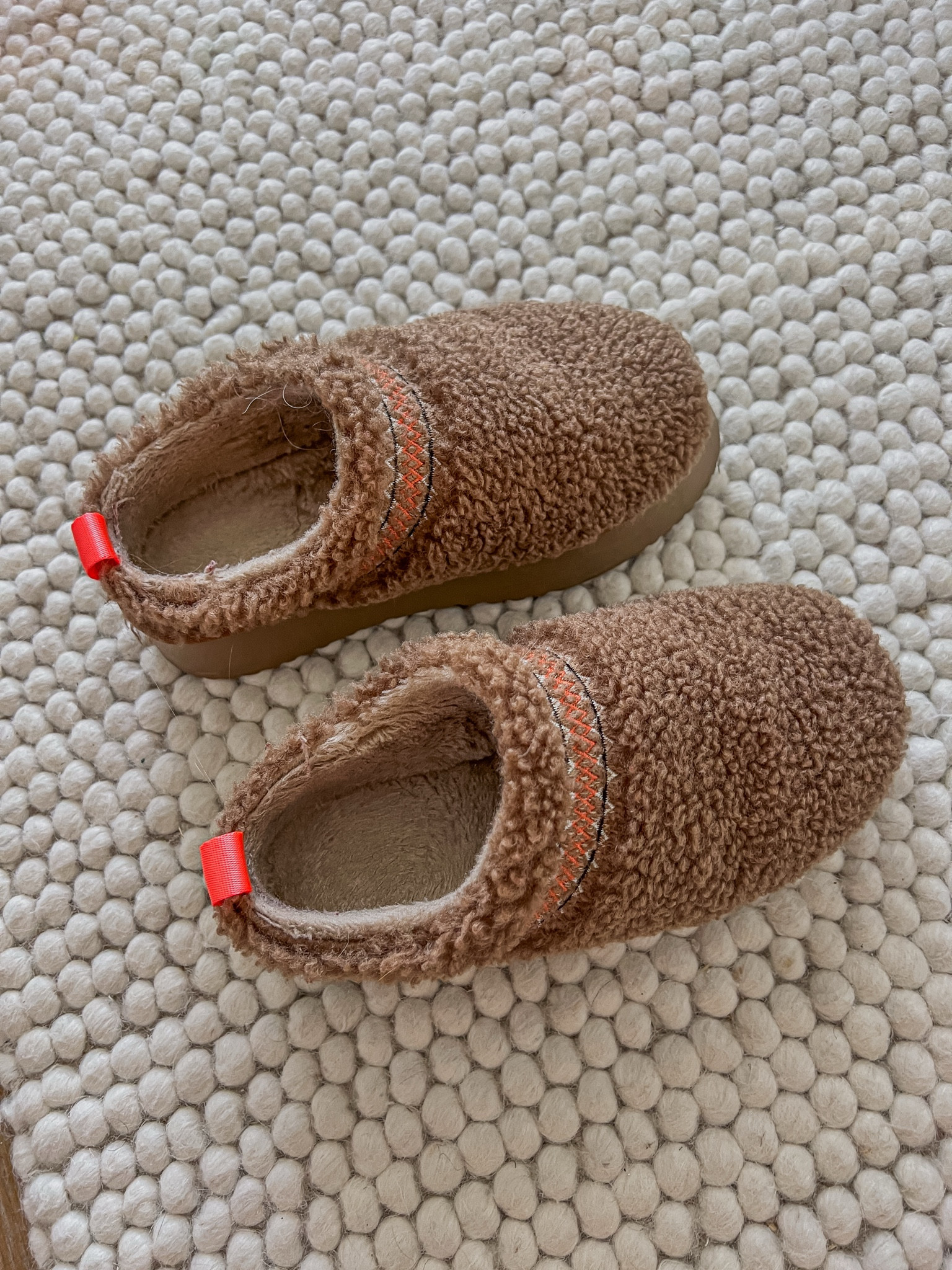 Fuzzy Sherpa platform slippers 🤎🧸



#LTKFindsUnder100 #LTKSeasonal #LTKStyleTip