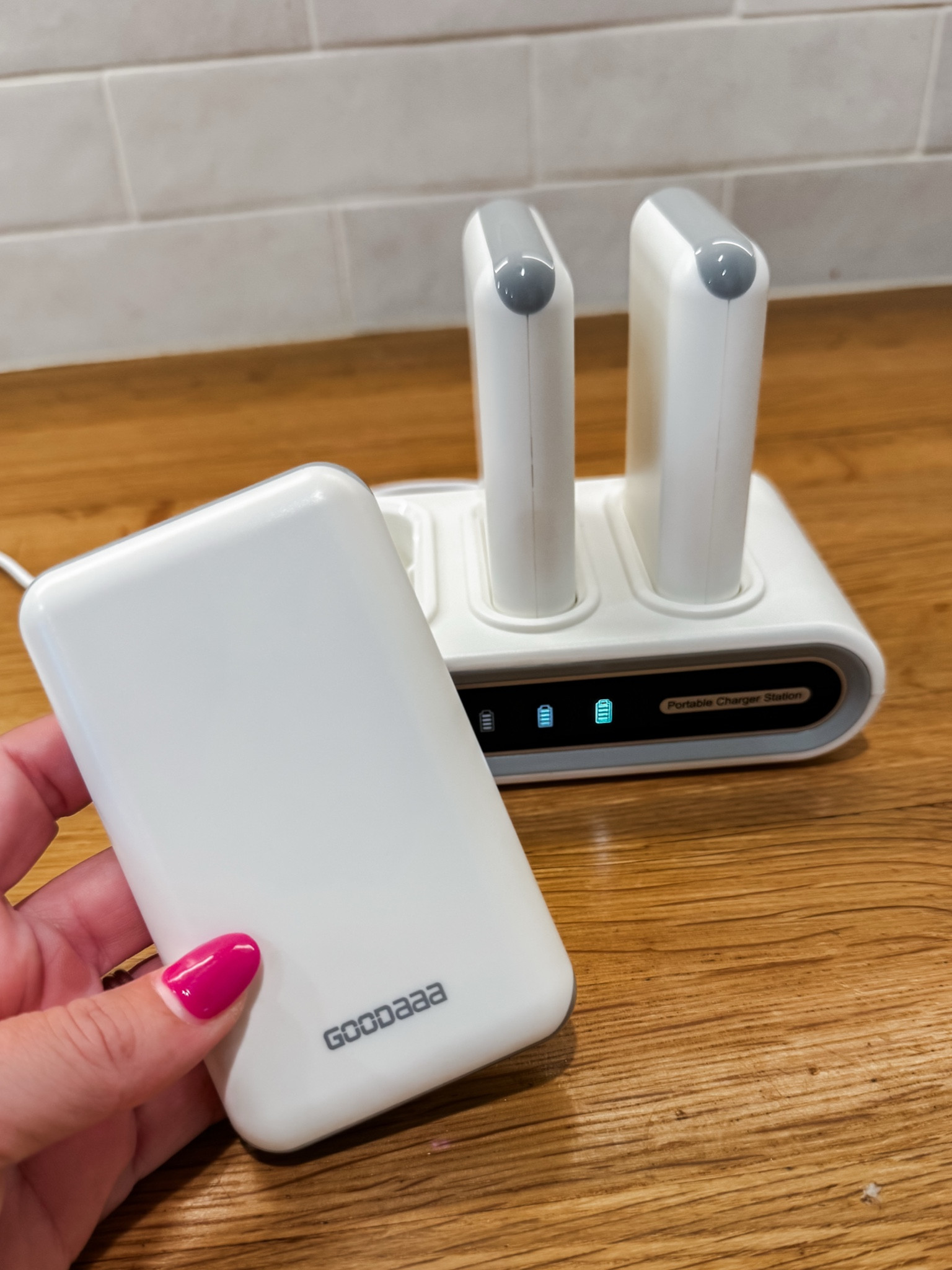  I am LOVING this shared power bank that comes with three portable chargers built-in! 

It’s perfect for families or just people who forget to re-charge their charging devices 🙃