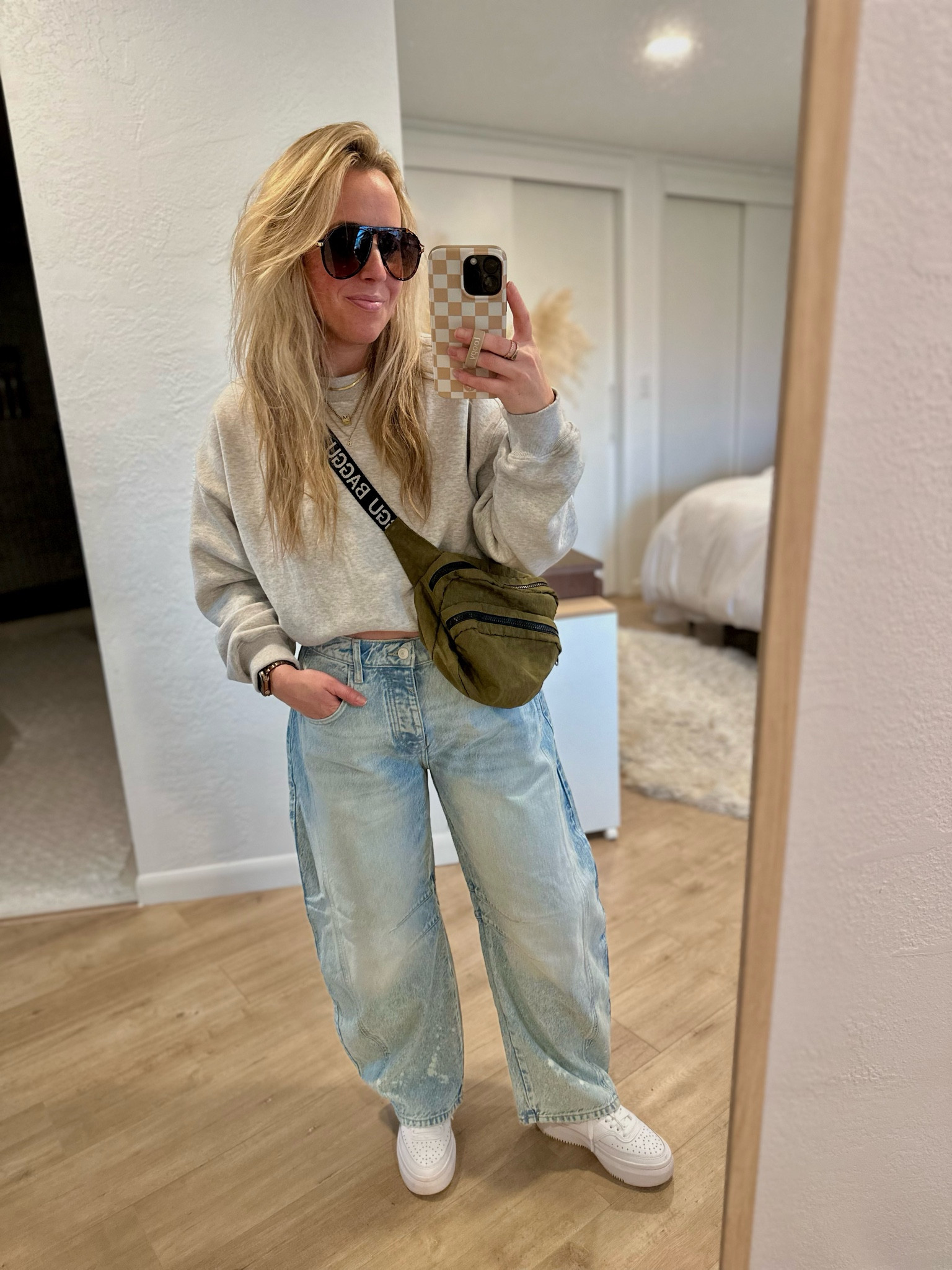 Finally tried the Free People Barrel Jeans and now I understand the hype - literally so comfy.

I’m 5’1” and wearing an XS in the sweatshirt and 26 in the jeans!