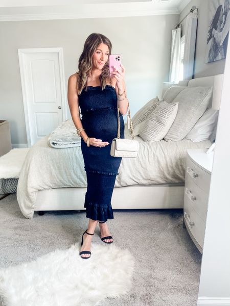 Shop Pink Blush dresses 30% off right now with code: FRESHFINDS. 

Loving this black smocked ruffle maternity dress! Comes in 8 colors and I went with my true size medium!

Linking similar shoes. Mine are A New Day brand velvet old from Target!

Click below to shop!


#LTKsalealert #LTKfindsunder100 #LTKbump