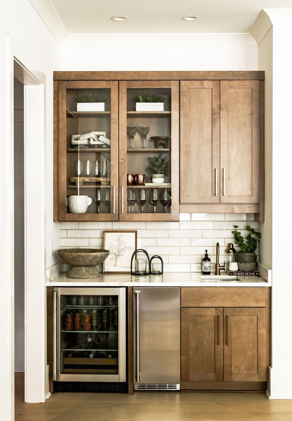 🍷 Every home deserves a bar that feels as stylish as it is functional. This Modern Classic setup is perfect for hosting or simply winding down at the end of the day. ✨

Do you want to bring our dreamy Modern Classic style interior design into your own home? 🏡 You’re in luck! Reserve our Online Interior Design packages today -> https://porcheandco.com/edesign ✨ We can’t wait to work with you & design your home with #porcheandco

#porcheandco #modernclassicstyle #homebar #barcartgoals #homeinteriordesign #modernclassicinteriors

#LTKdayinmylife #LTKHome #LTKvlog