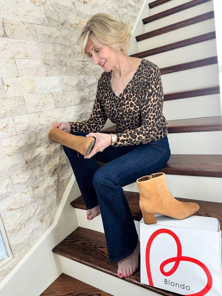 Winter style is great… until your feet are cold and soaked. ❄️👢

These camel Blondo boots have been saving me lately. They’re waterproof, actually keep your feet warm and dry, and still look chic enough to wear with everything from denim to knits. No clunky snow-boot vibes here.

Because if I’m braving winter, I want comfort and style working together.

Tell me, are your winter boots cute, practical… or finally both? ✨

#LTKSeasonal #LTKOver40 #LTKootd