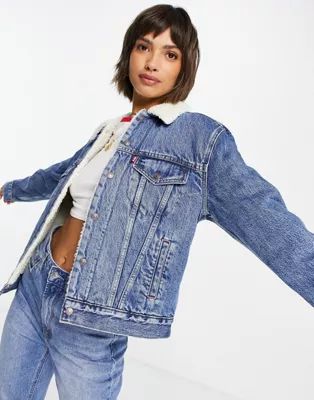 Levi's ex boyfriend sherpa denim trucker jacket in mid wash blue | ASOS (Global)