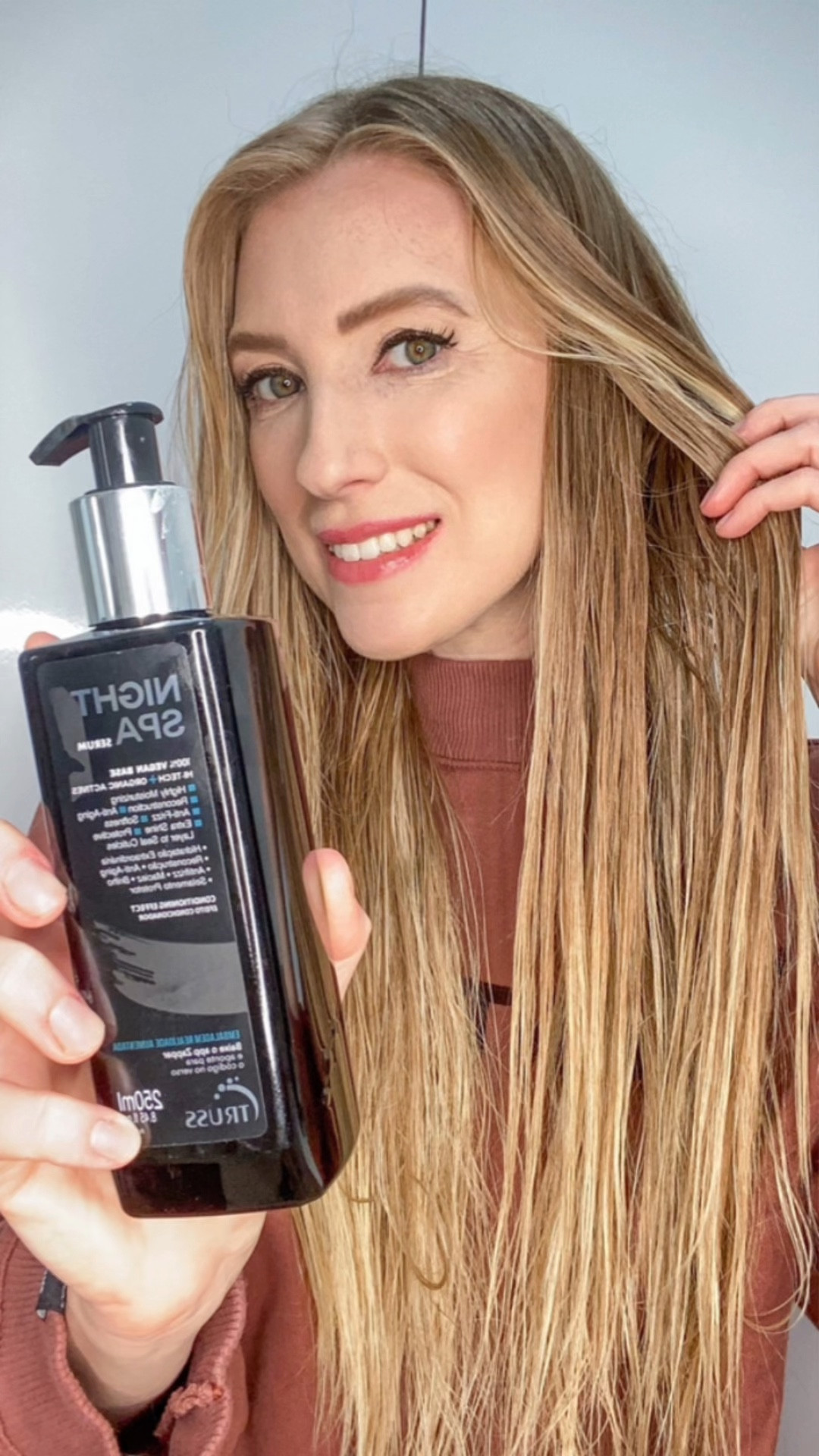 Dica de milhões para você que quer te um cabelo longo e sensacional! Eu estou usando na minha programação mensal de cuidados vários produtinhos, dentre eles está o NIGHT SPA Sérum da @trusshair 💁🏼‍♀️✨ No vídeo mostro como fiz o uso, e confesso que no vídeo foi o teste da primeira vez e amei de cara! Ele verdadeiramente é um produto que entrega o que promete logo na primeira aplicação. Se você já usa, deixa nos comentários o que achou ou marque uma amiga que sinhá em ter cabelos logos e saudáveis. 
.
.
.
#trusshair #truss #trussprofessional #trusslovers #trussbrasil #trussévida #nightspatruss #dicadebeleza #dicademilhões #rapunzeis #cabelosaudavel #cabelolindo #cabeloslongosdivos #cabeloslongosderapunzel #cabeloslongos #dicasdecabelo

#LTKbeauty #LTKover40 #LTKbrasil