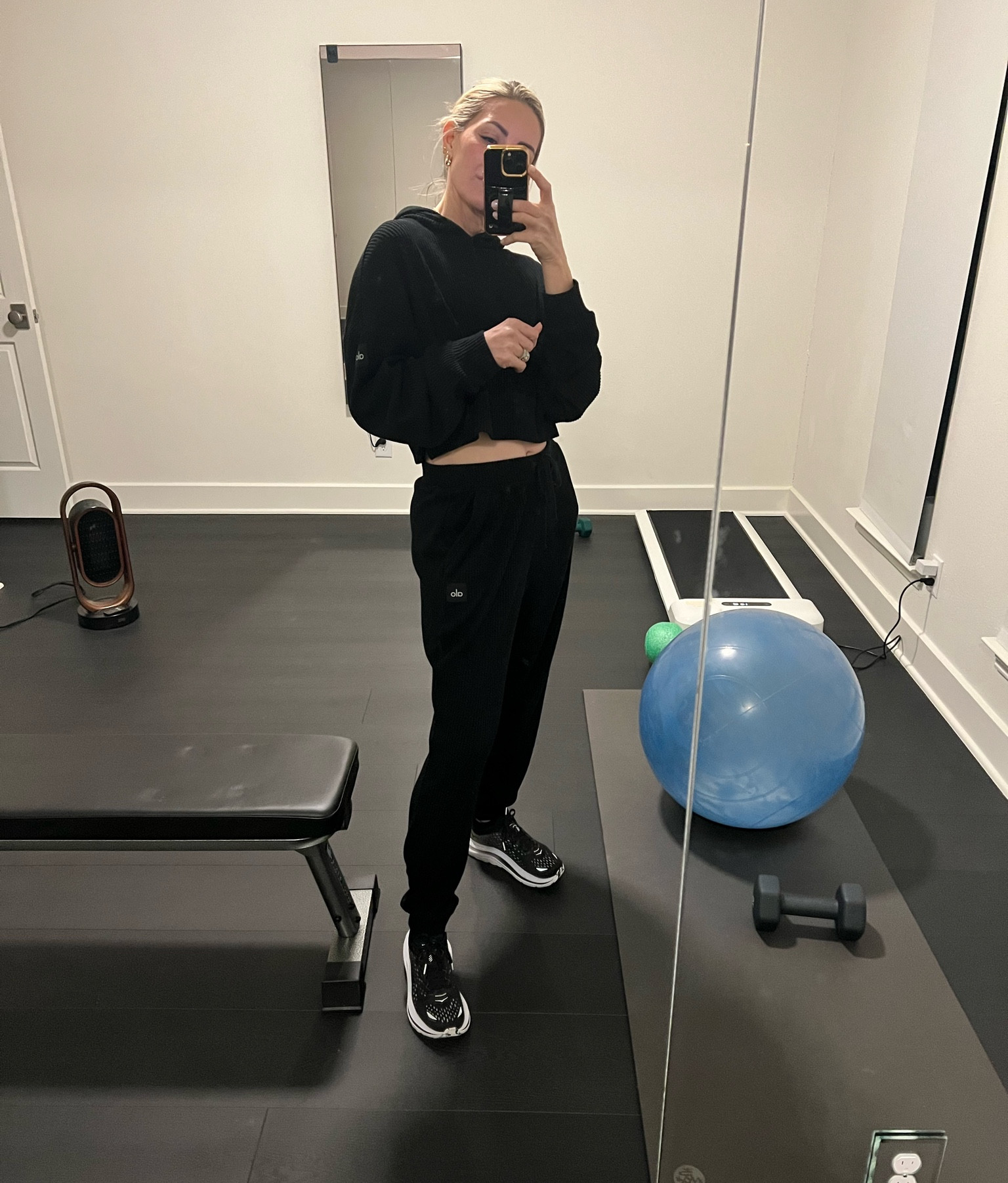 Alo set 👌🏻
Fits tts



#LTKMidsize #LTKStyleTip #LTKFitness