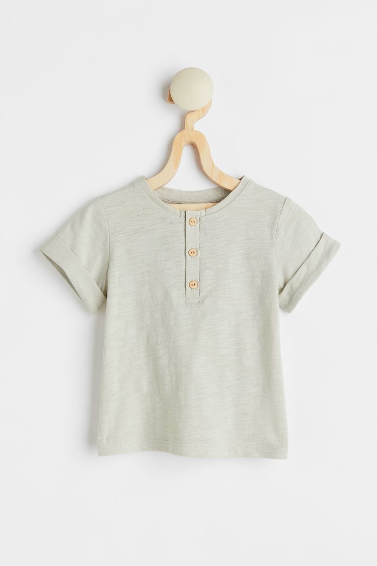 Conscious choice  Baby Exclusive. T-shirt in soft organic cotton slub jersey. Button placket and ... | H&M (US + CA)