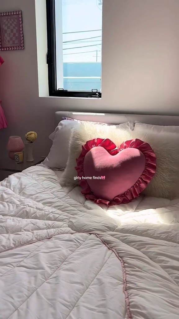 bow comforter and bathroom rug🎀 just waiting for the shams to be delivered. So cute! 

#LTKVideo #LTKU #LTKhome