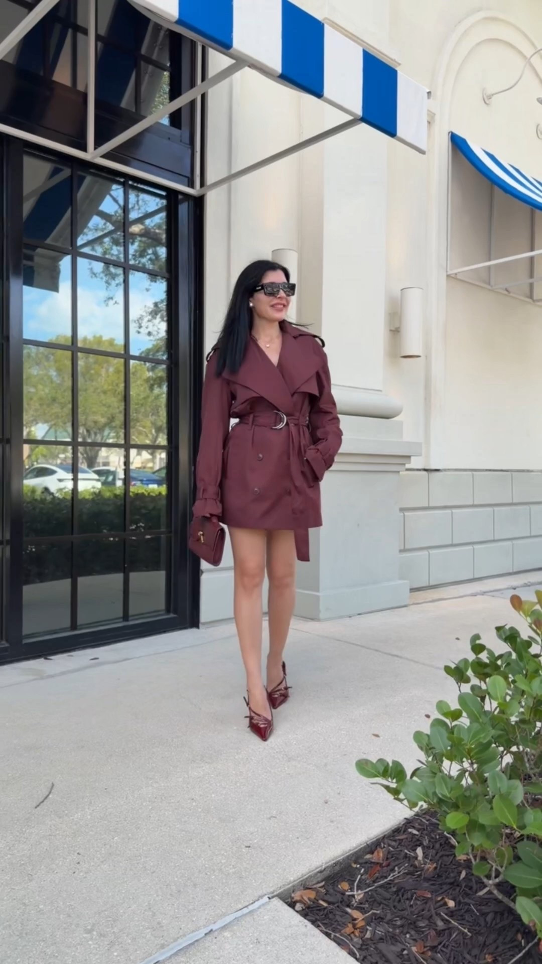 Burgundy short trench coat ❤️ 

#LTKSeasonal #LTKootd #LTKgrwm