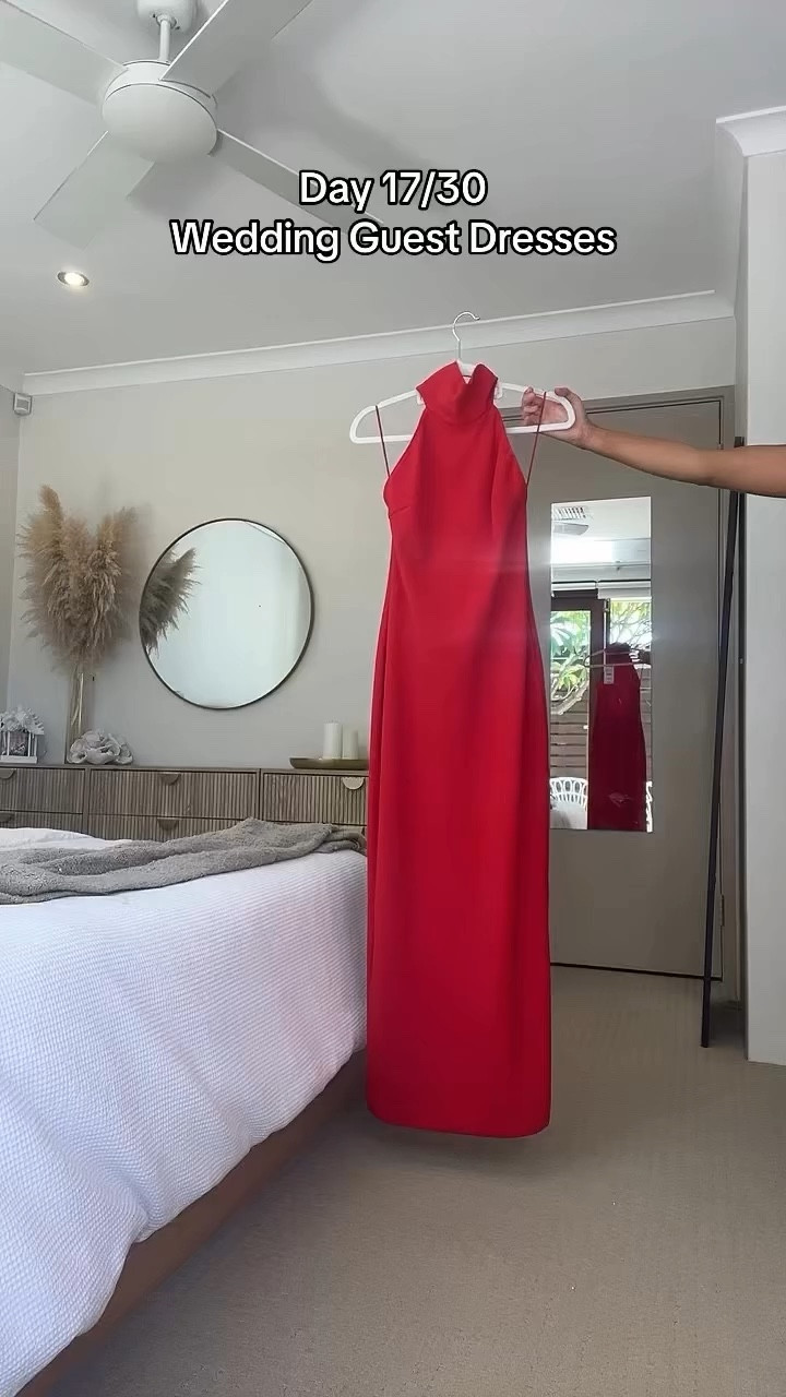 Day 17/30 Wedding Guest Dress Inspo! 💋 

Dress is Zara -“Fitted Halter Dress - 5358/732/600




#prominspo #weddingguestdresses #WeddingGuestDress #zara