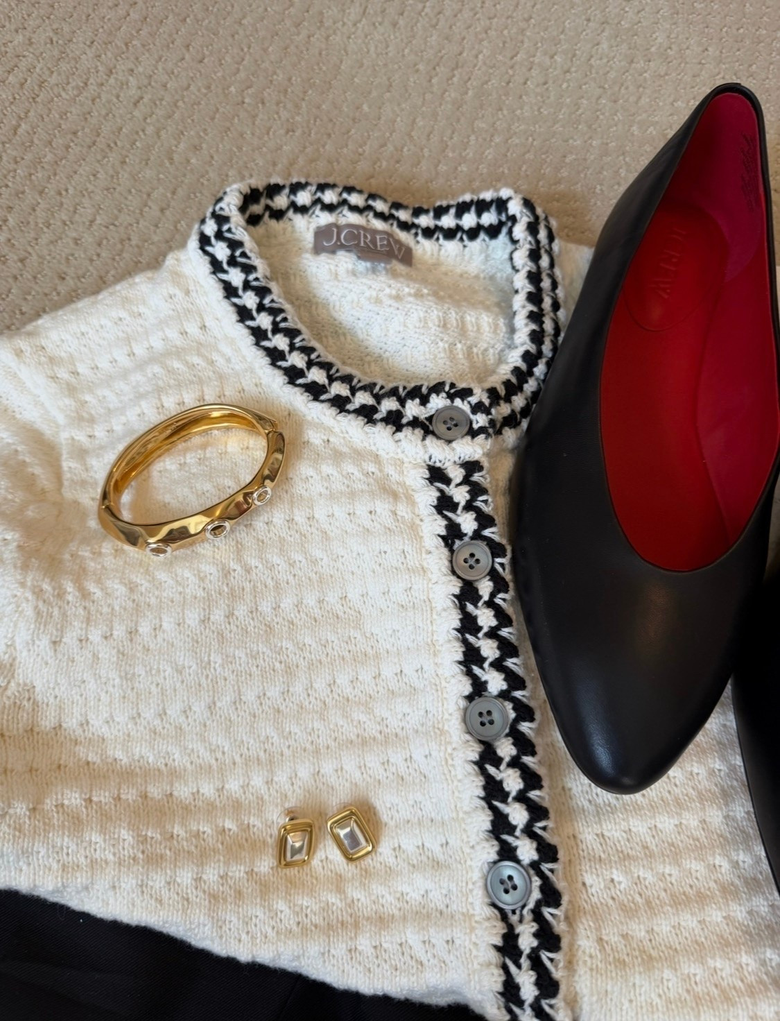 Classic colors that work all year round! s

#LTKOver40 #LTKMidsize