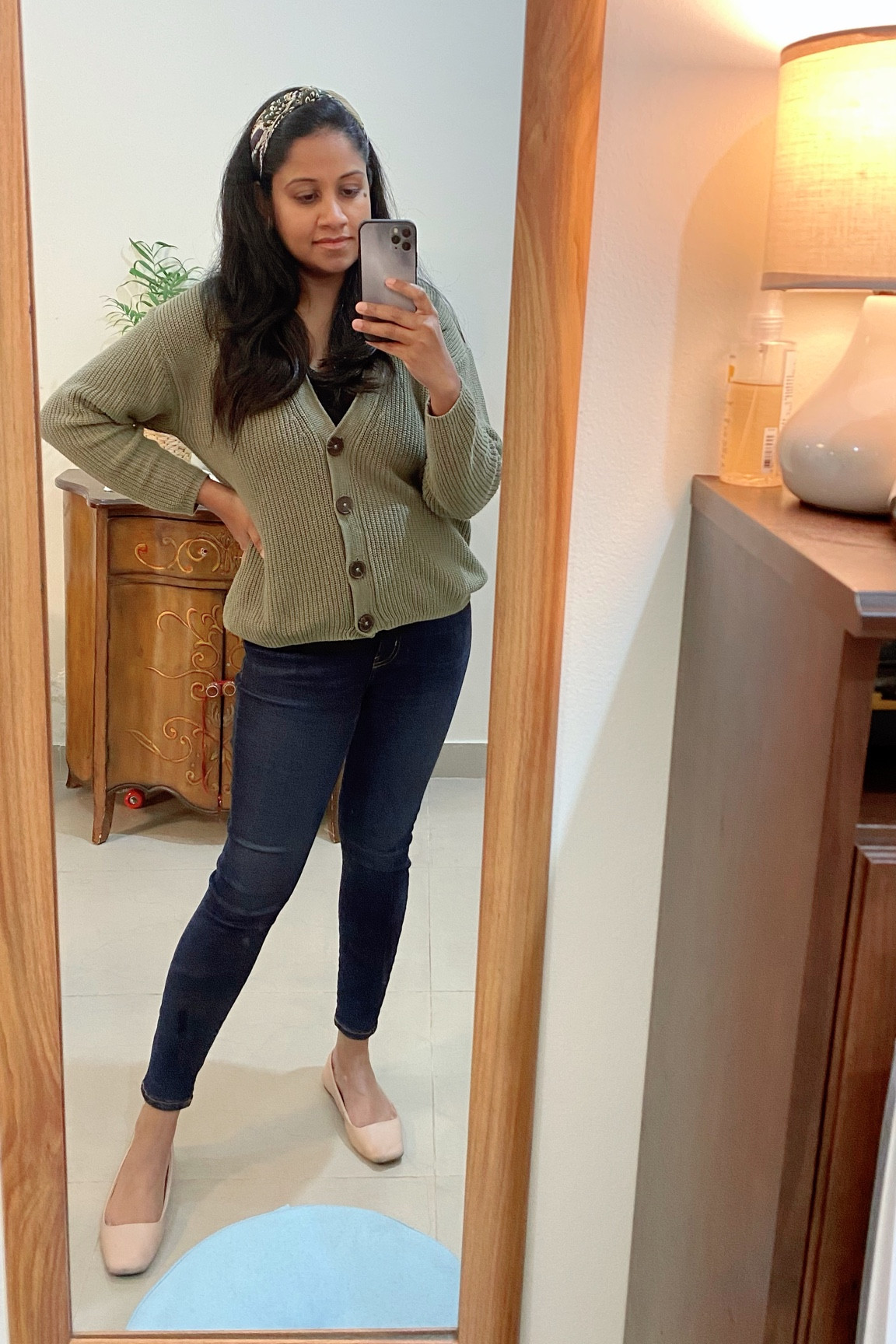 Khaki cardigan 

#LTKFind #LTKSeasonal #LTKstyletip