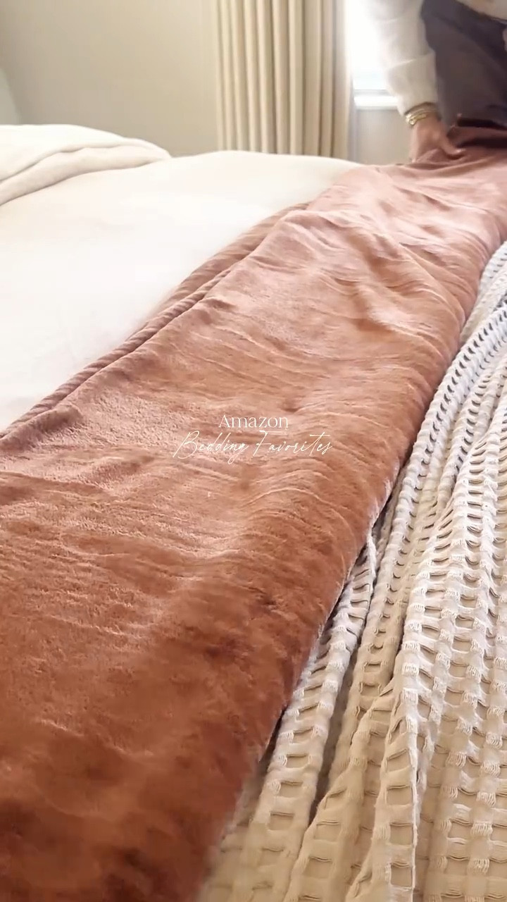 These throws changed my bed instantly🤎

Simple layers make the biggest difference 🤍
These Amazon throw blankets at the end of the bed instantly make it feel softer, cozier, and cloud-like.

Chocolate velvet + beige waffle = the perfect cozy combo for this season ✨
I always style throws at the foot of the bed to add texture, warmth, and that luxury hotel feel.

💬 Comment SHOP and I’ll send you the links straight to your DM
🔖 Save for your next bedding refresh

amazon bedding, cozy bedding ideas, throw blankets for bed, luxury cozy bedroom
neutral bedding aesthetic, soft bedding layers, amazon home finds, bed styling ideas

#amazonfinds #cozybedroom #beddinginspo #beddinginspo #neutralhome

#LTKSeasonal #LTKHome #LTKValentine