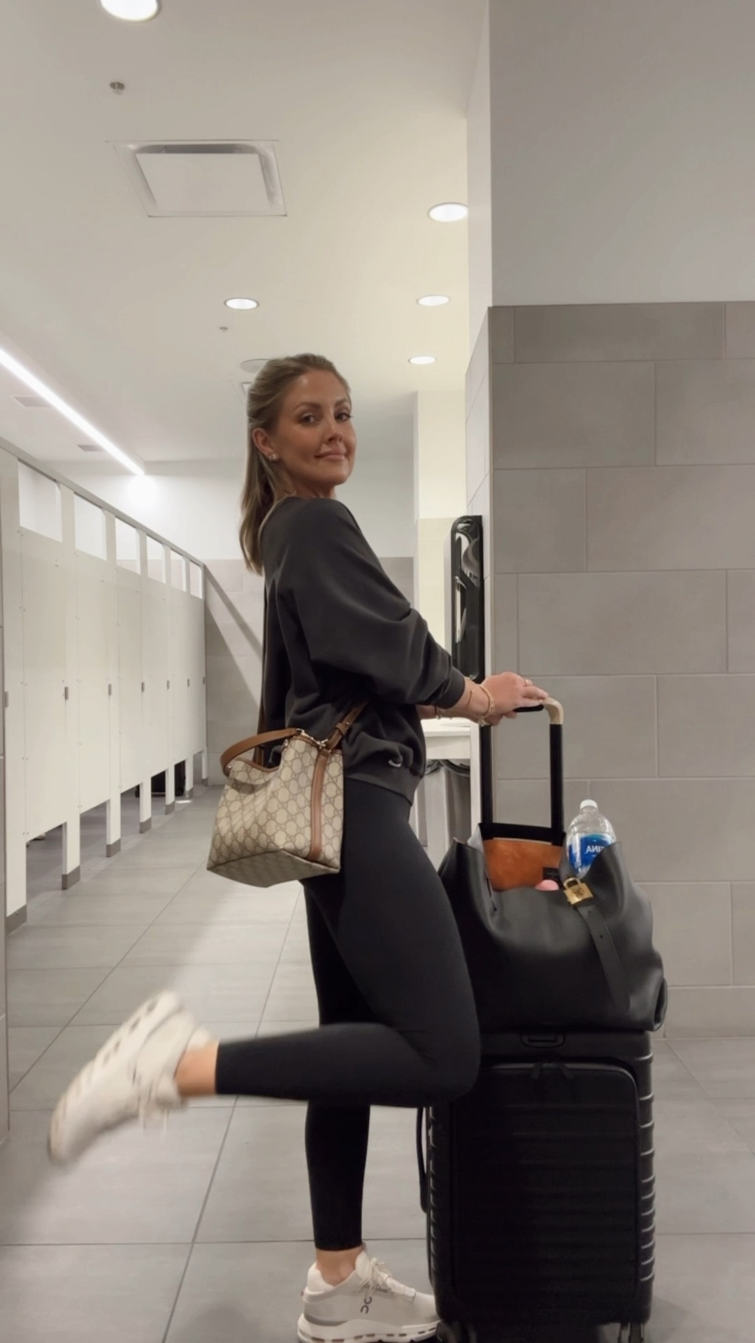 Small pullover / Small leggings ✈️

#LTKTravel #LTKStyleTip #LTKFindsUnder100