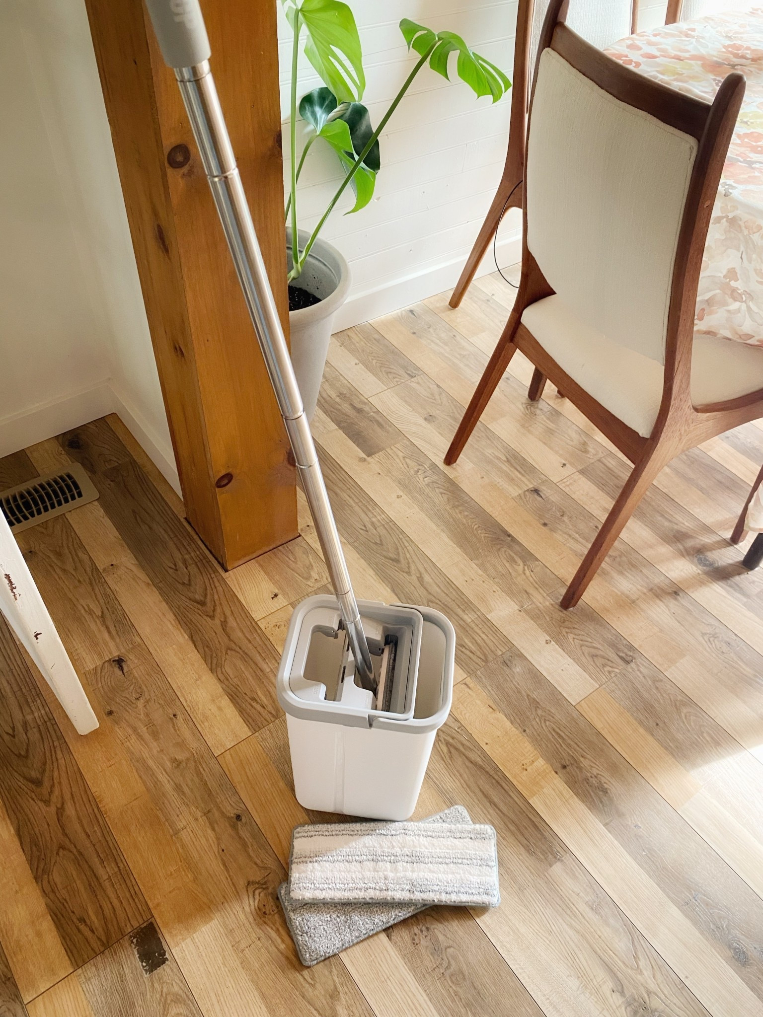 Trying out this hands free flat floor mop cleaning system. It seems to be very simple and easy to clean. 

#ad
#ads
#mop
#clean
#kitchen

#LTKgiftguide #LTKfamily #LTKkids