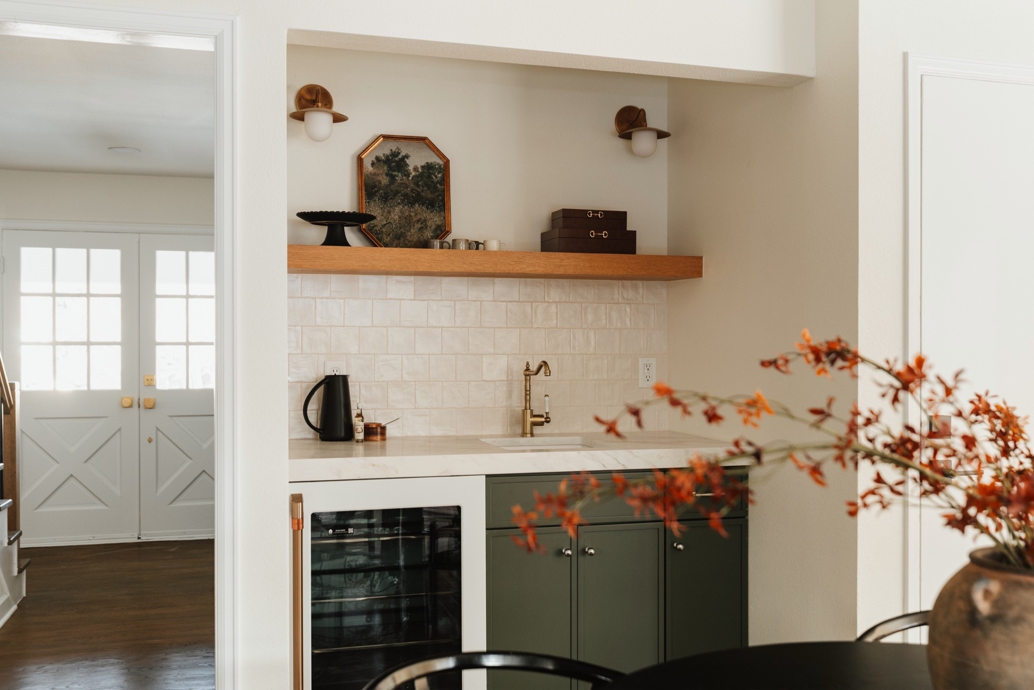 Prettiest vintage brass sconce lights complete this coffee bar

Bar, coffee bar, lighting, sconce

#LTKHome
