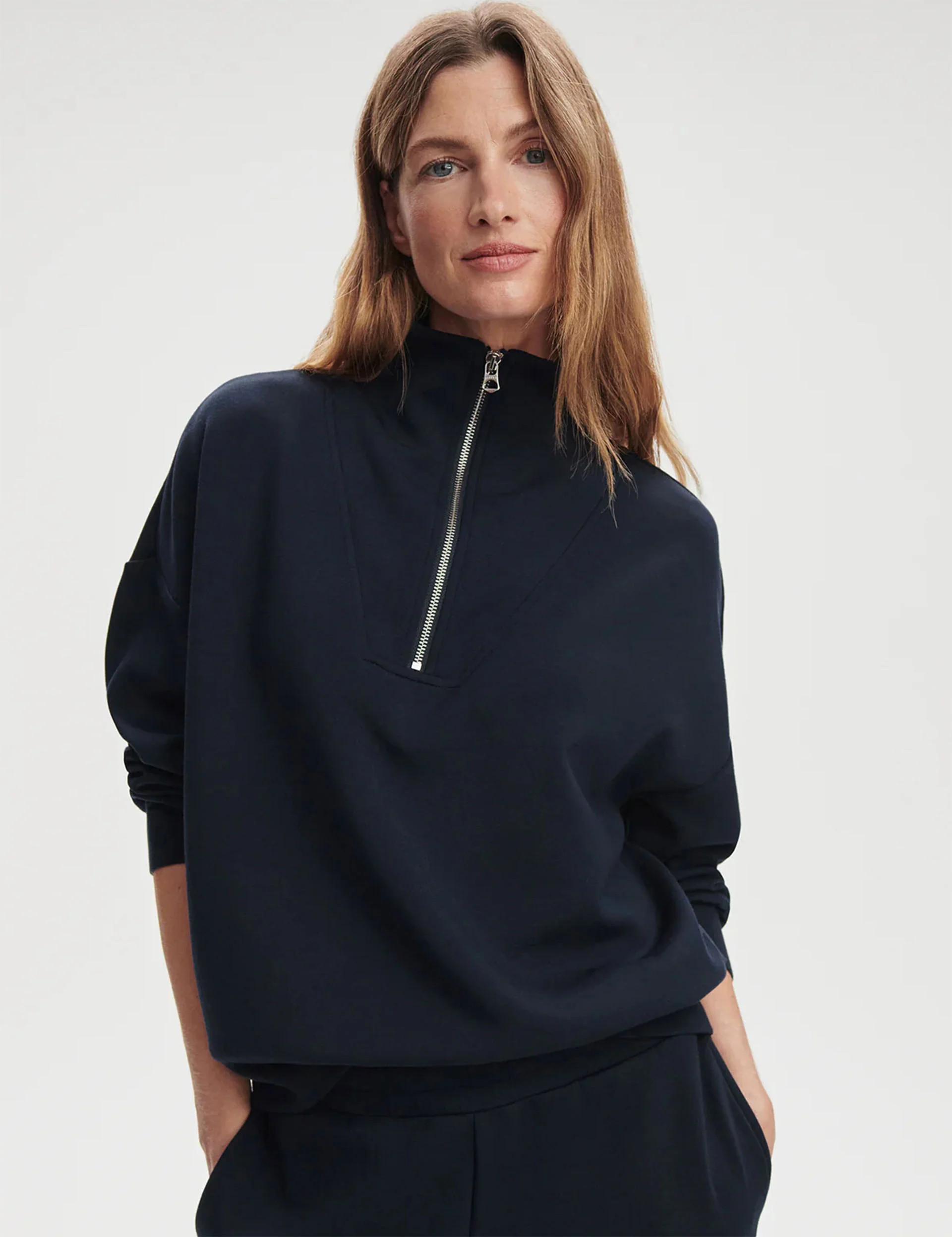 Varley | Hawley Half Zip Sweat - Navy | The Sports Edit | The Sports Edit