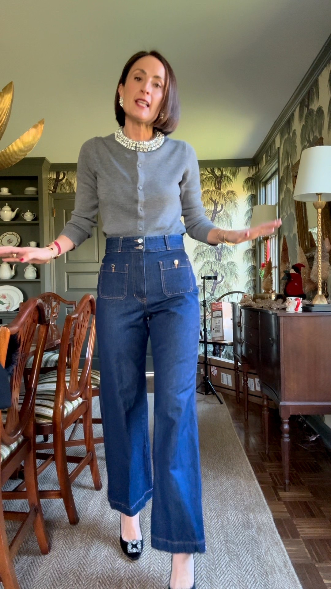  I love these jeans from @saks because you can dress them up or down. I matched them with a sparkly cardigan, shoes and a fur coat for the perfect holiday look. #saks #sakspartner 
