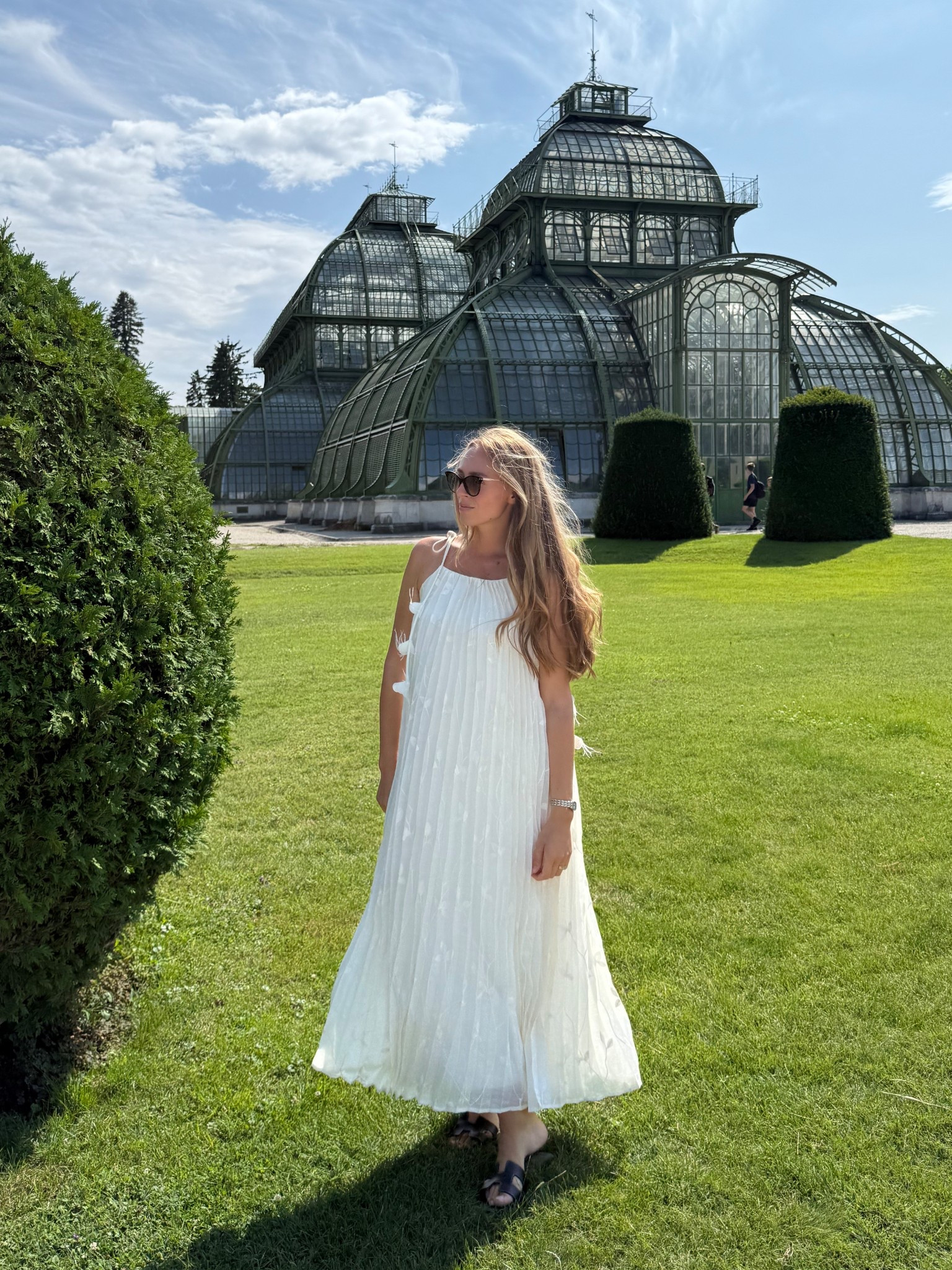 Fun White Floral Pleated Feather Dress ⛲️🌳🪽#summerdress #maxidress

#LTKWedding #LTKStyleTip #LTKParties