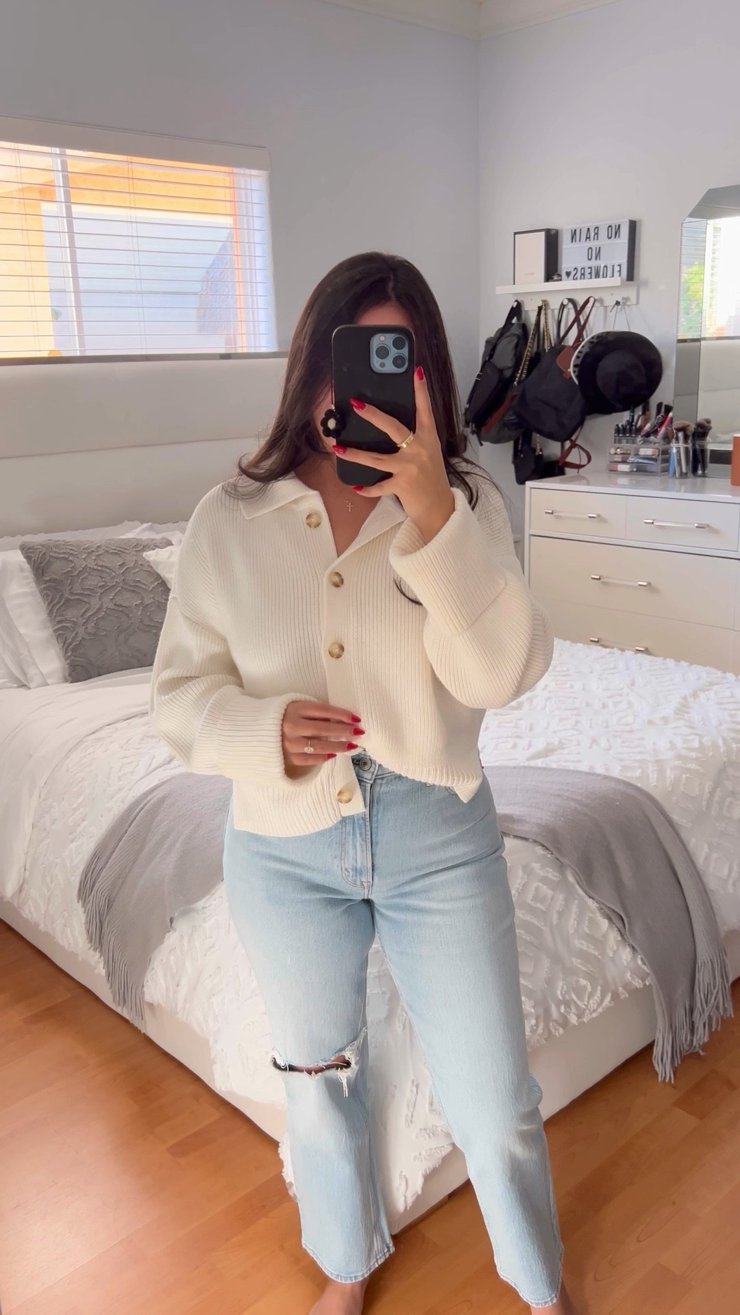 Obsessed with this cardigan and these jeans from Abercrombie 🤍 

#LTKVideo #LTKfindsunder100 #LTKstyletip