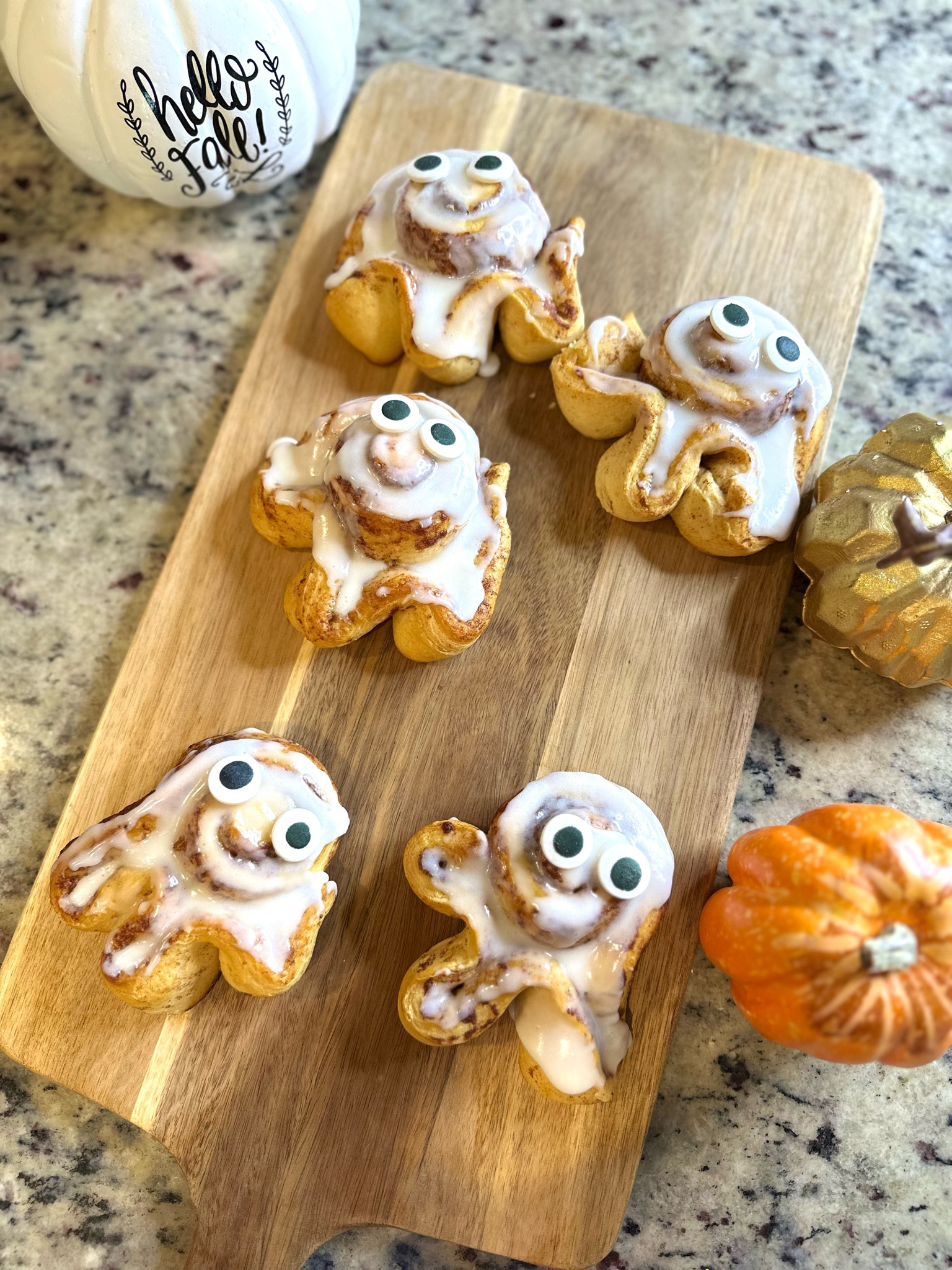 Cinnamon Roll Ghost 👻 

Y’all how cute are these Cinnamon Roll ghost?! They are super easy to make. All you need is linked below.

#LTKkids #halloweenpartyideas #halloweentreats

#LTKParties #LTKHalloween #LTKFamily