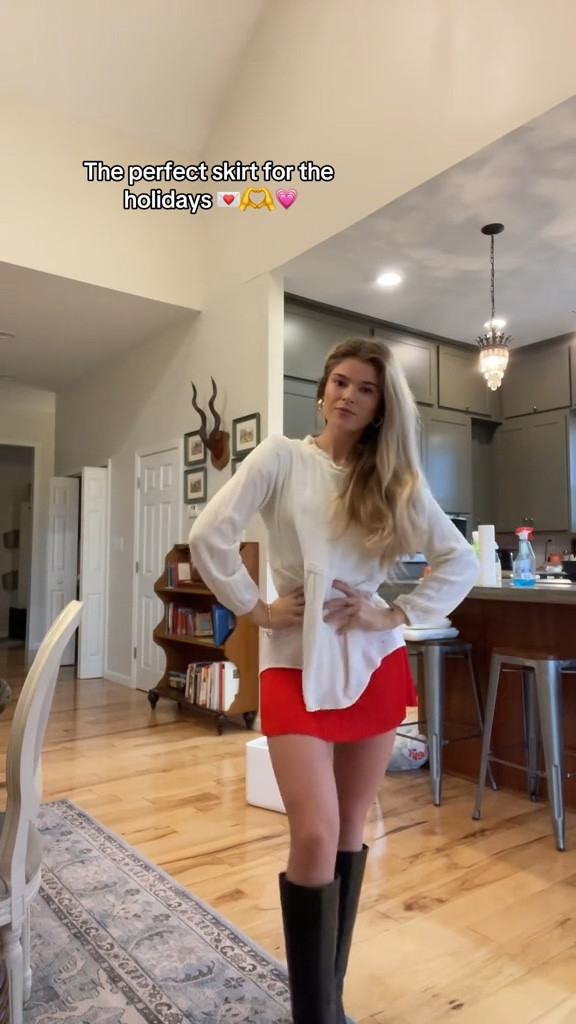 Red lululemon skirt outfit

#LTKstyletip